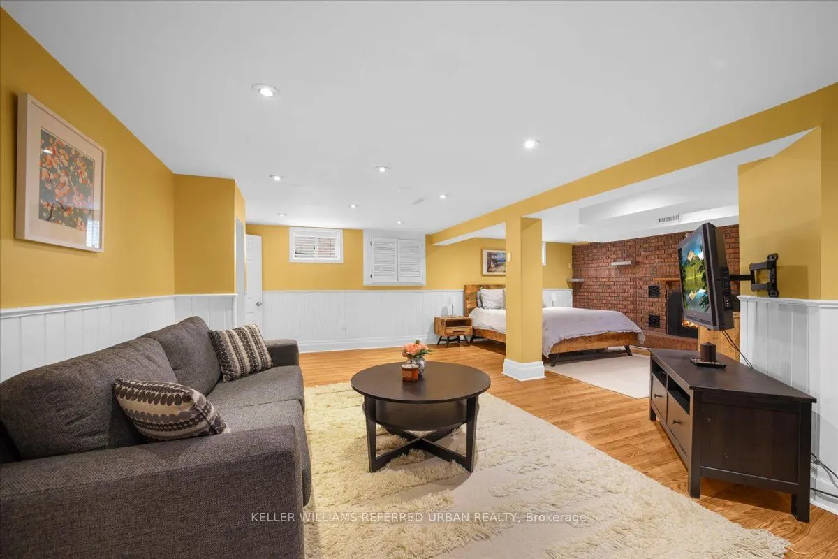 371 Hounslow Avenue