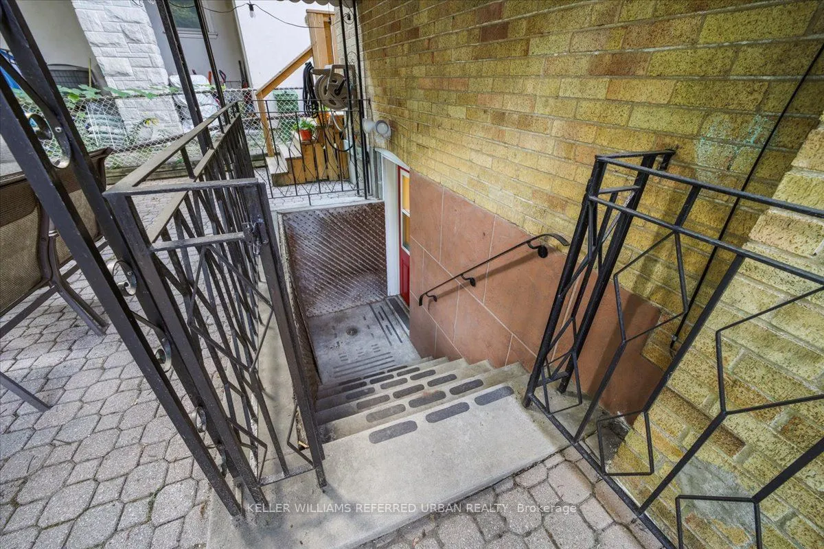 371 Hounslow Avenue