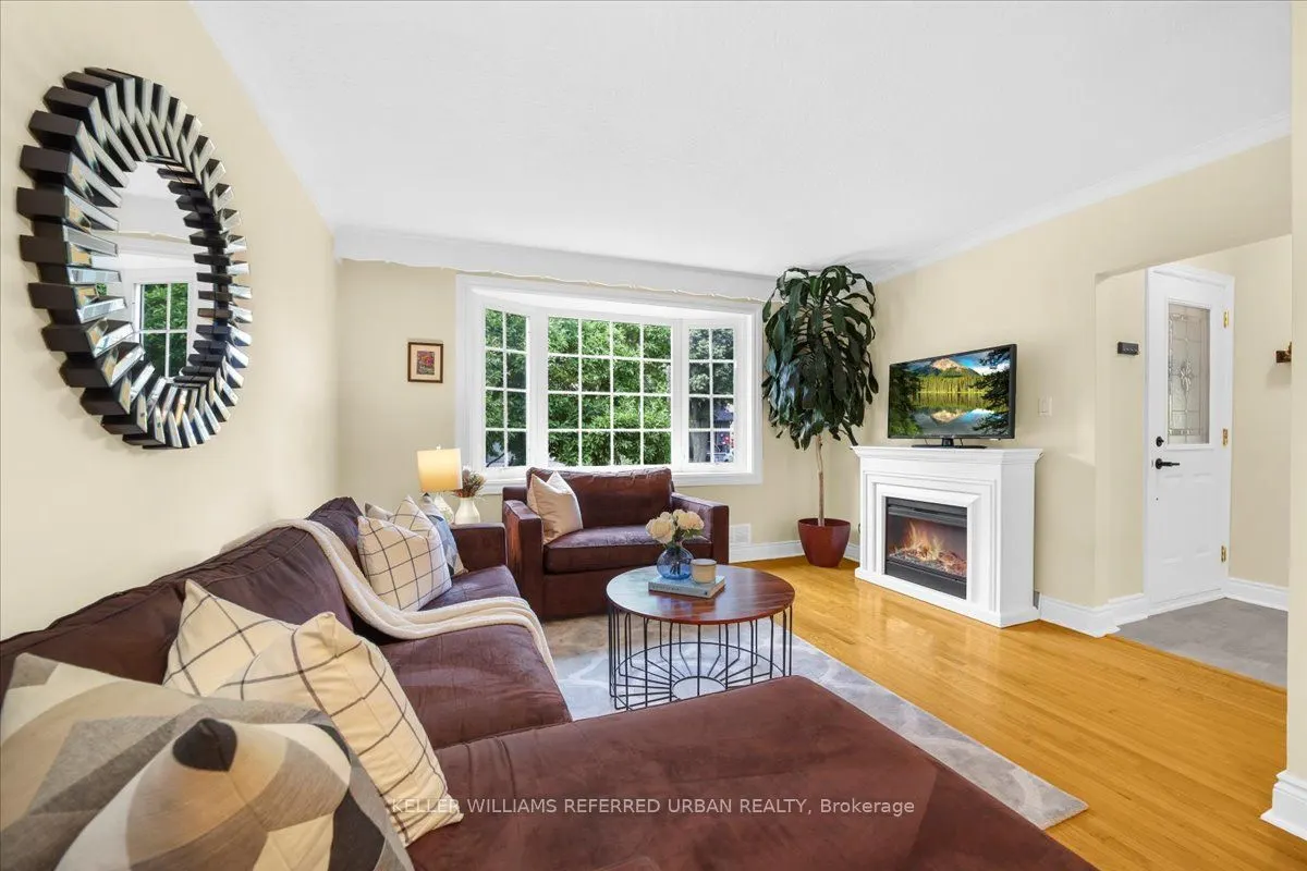 371 Hounslow Avenue