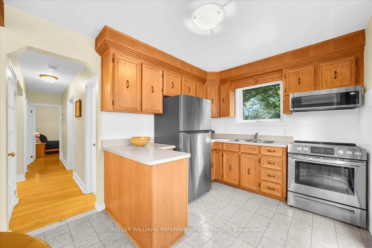 371 Hounslow Avenue