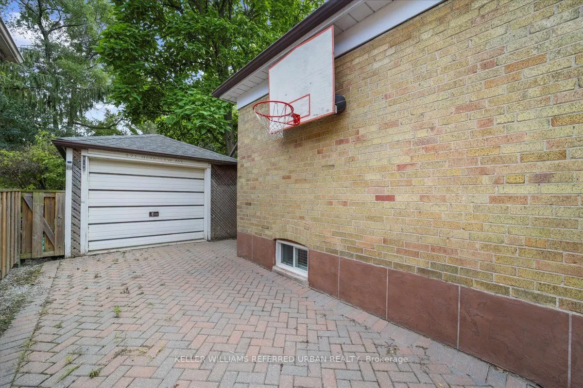 371 Hounslow Avenue