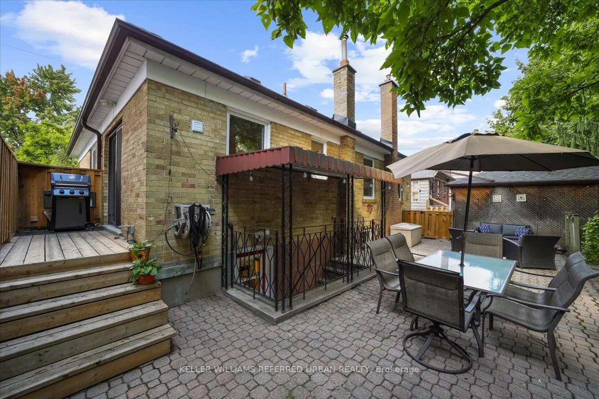 371 Hounslow Avenue
