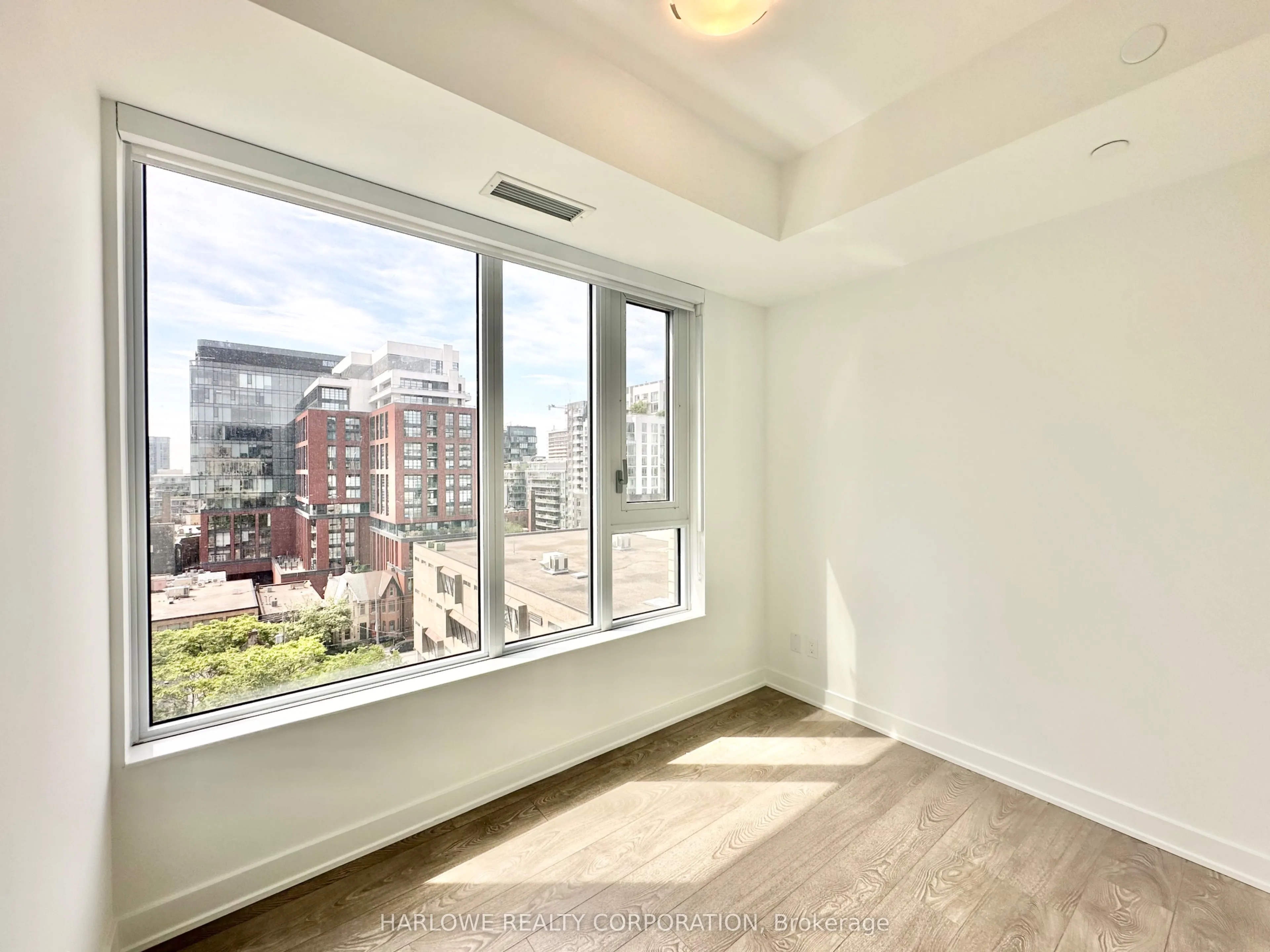 543 Richmond Street W, #912