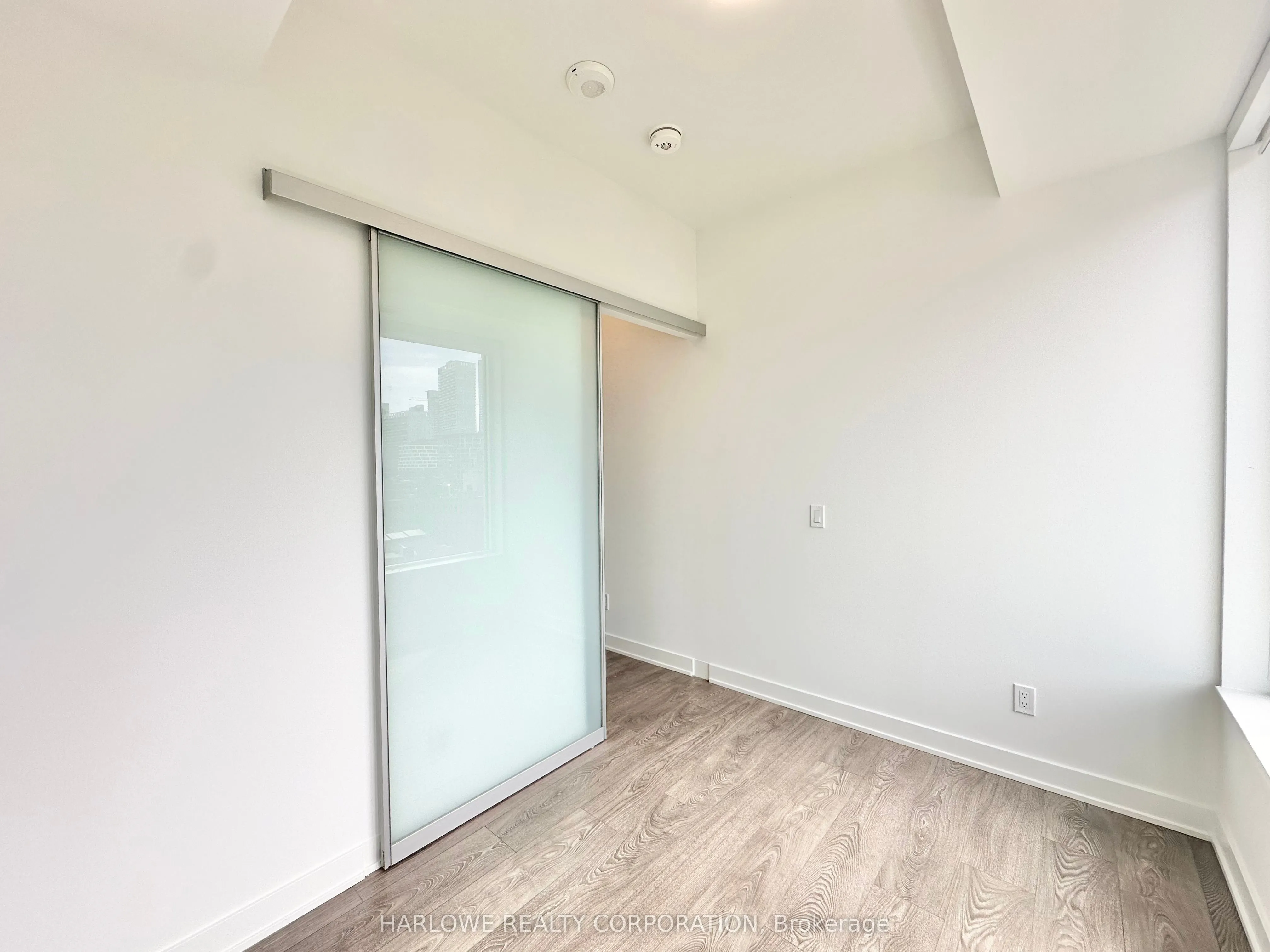 543 Richmond Street W, #912