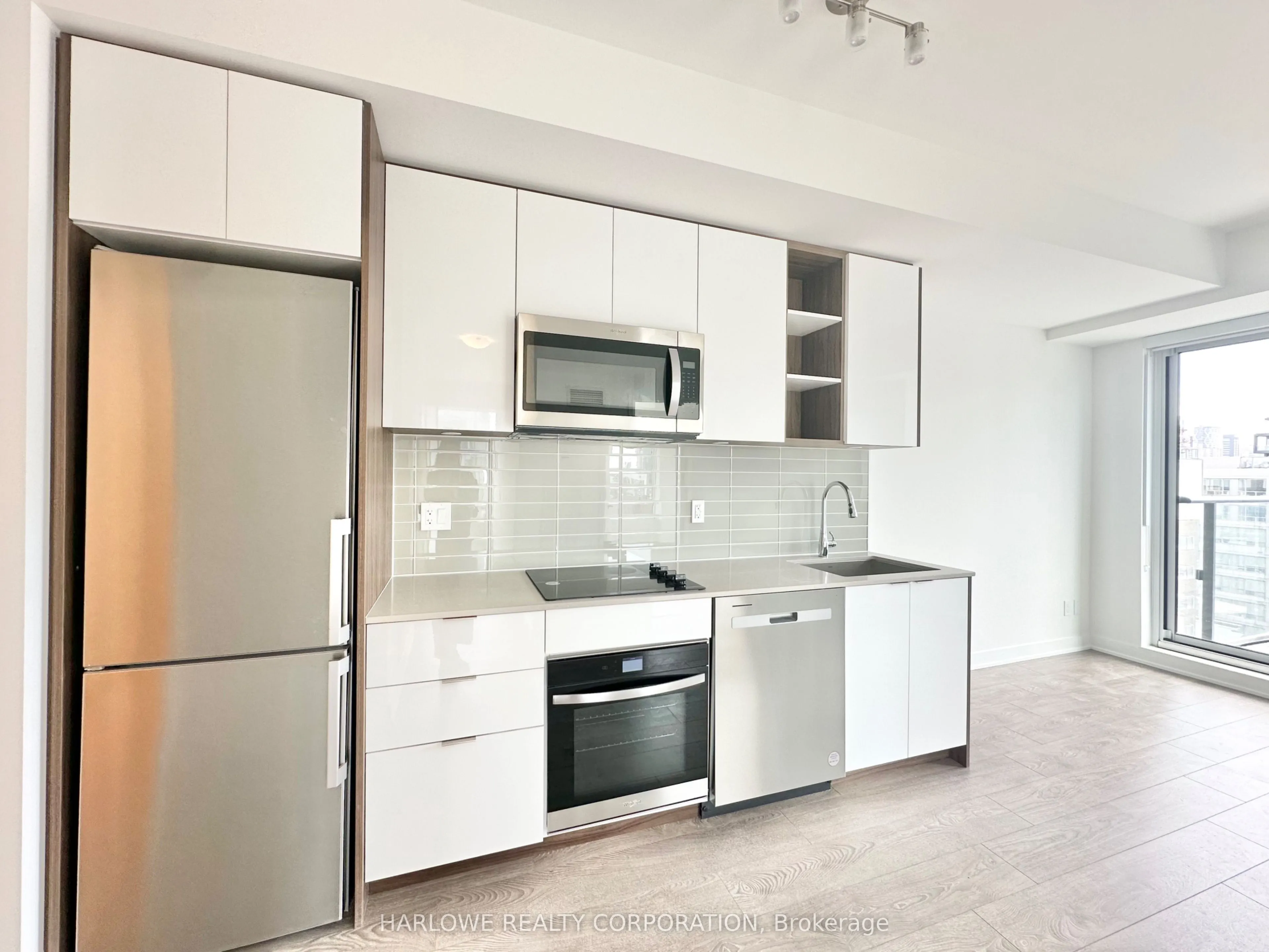 543 Richmond Street W, #912