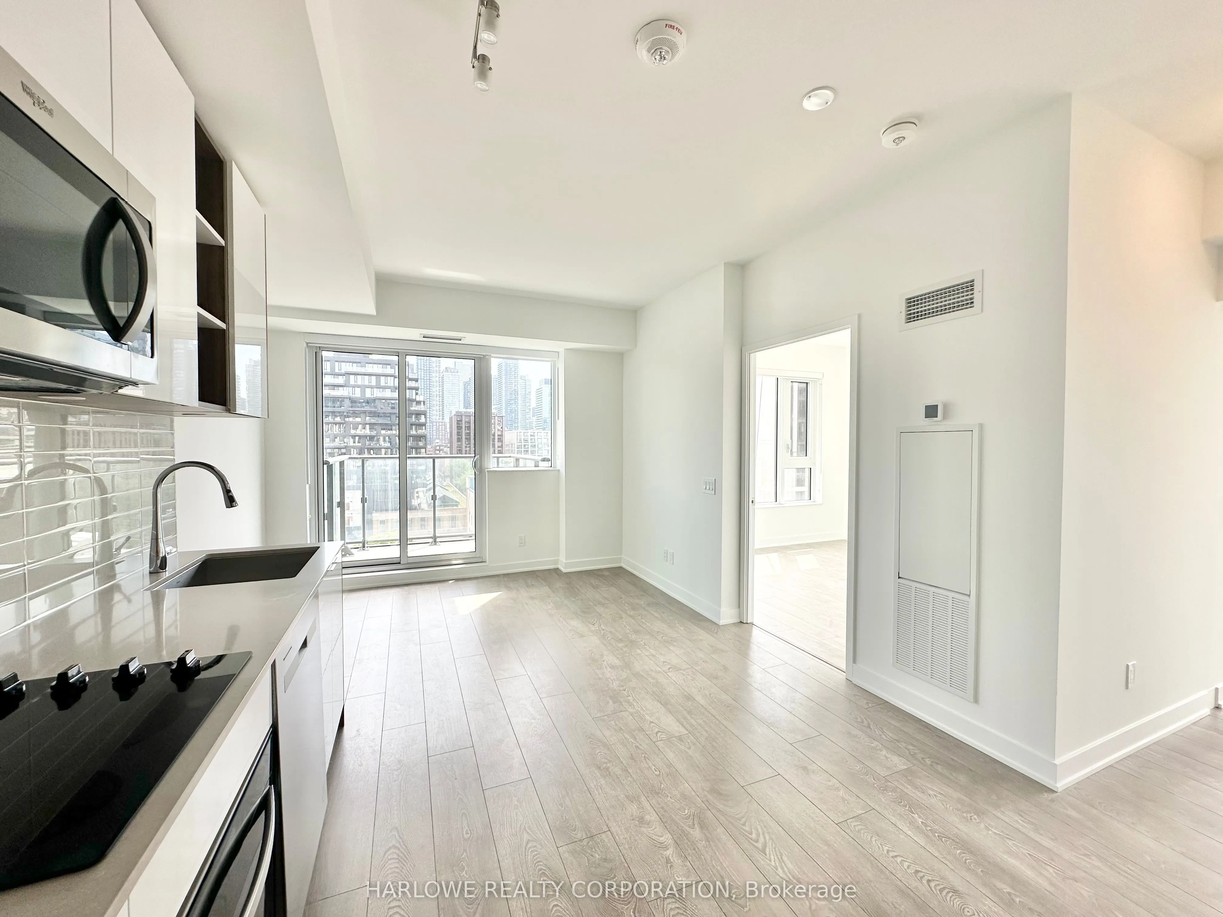 543 Richmond Street W, #912