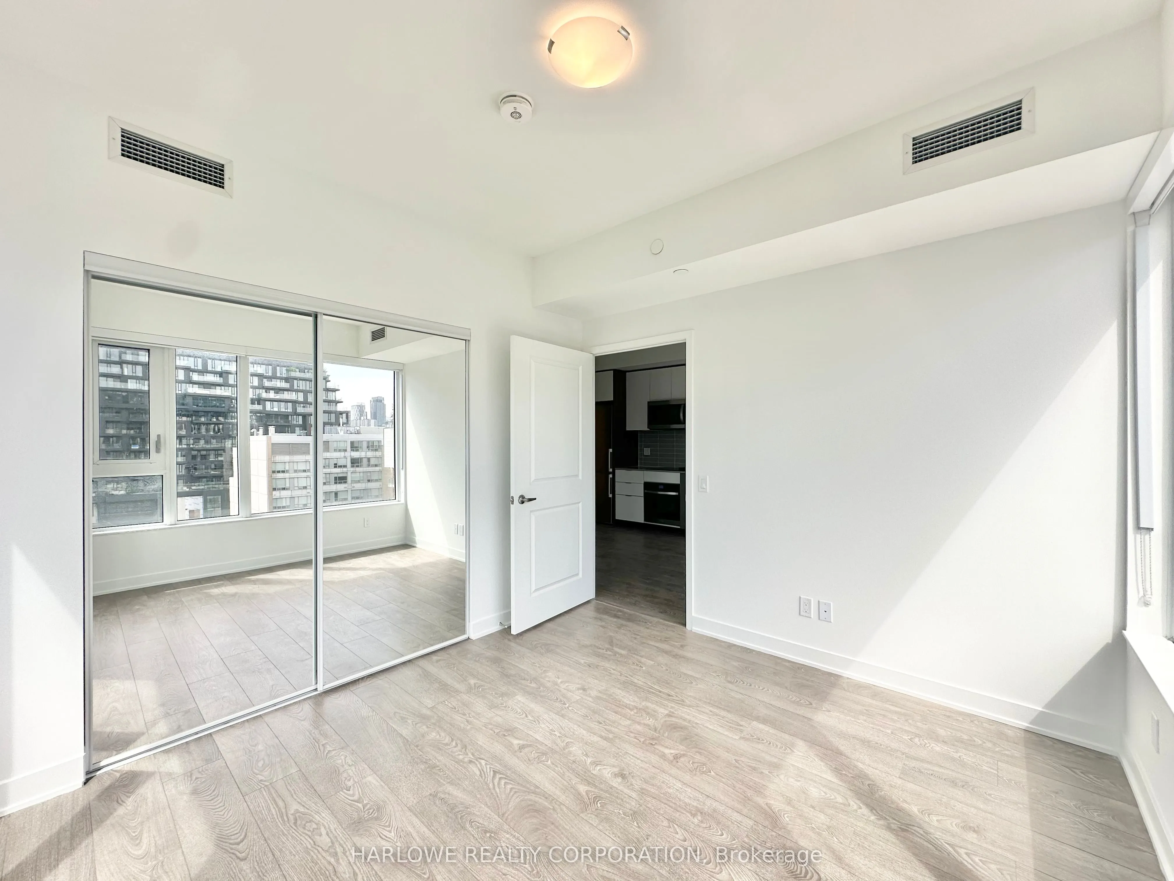 543 Richmond Street W, #912