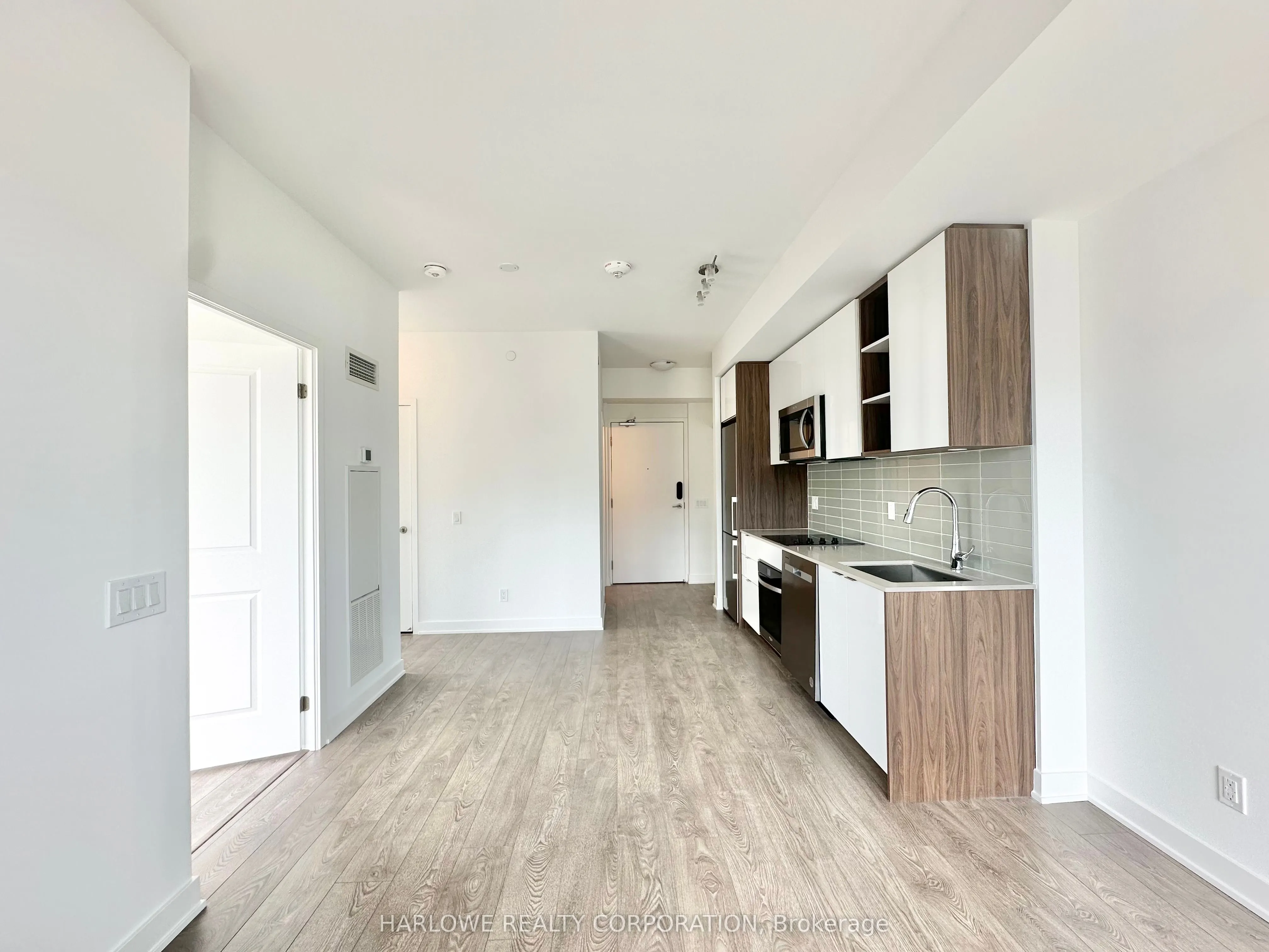 543 Richmond Street W, #912