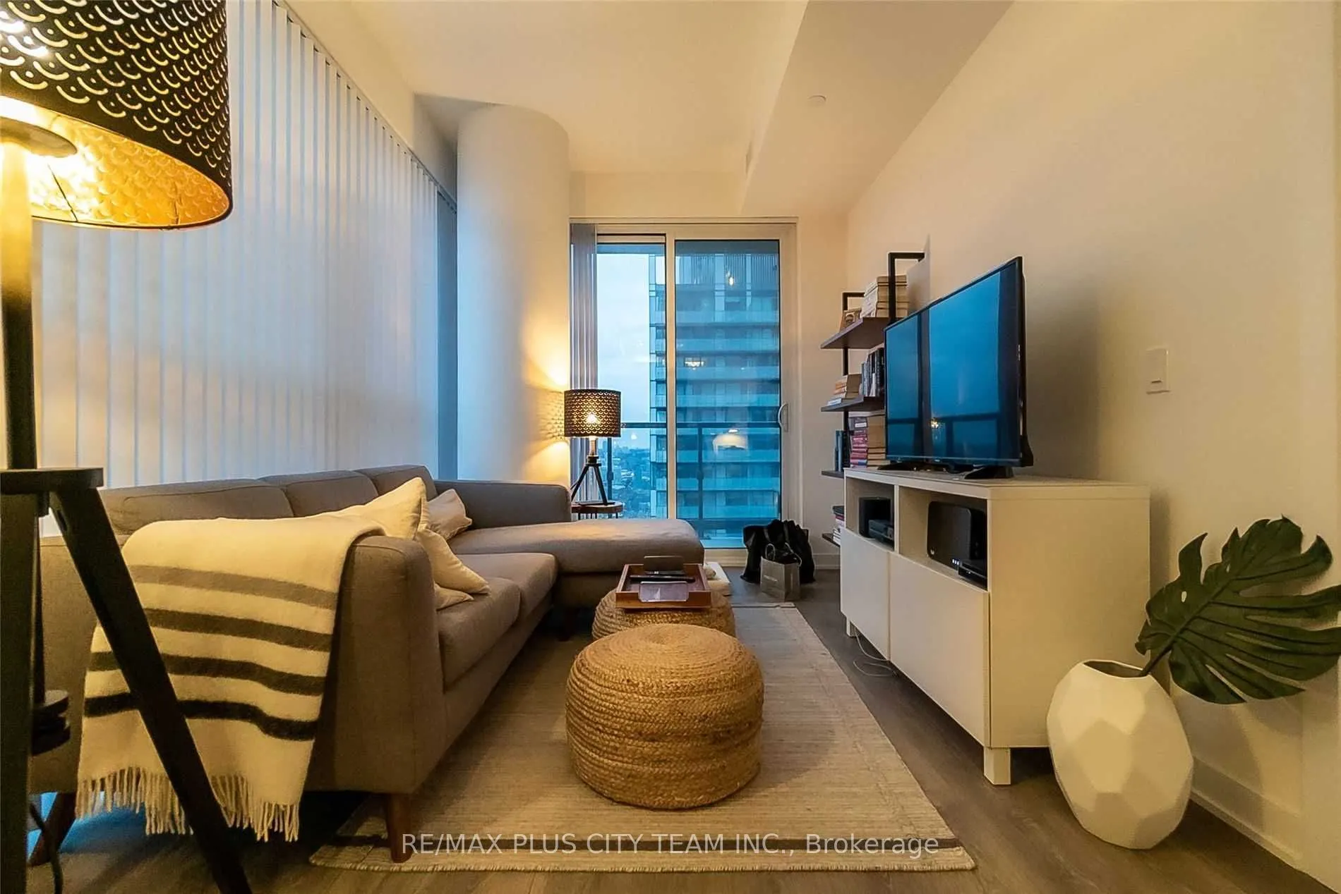 87 Peter Street, #3706