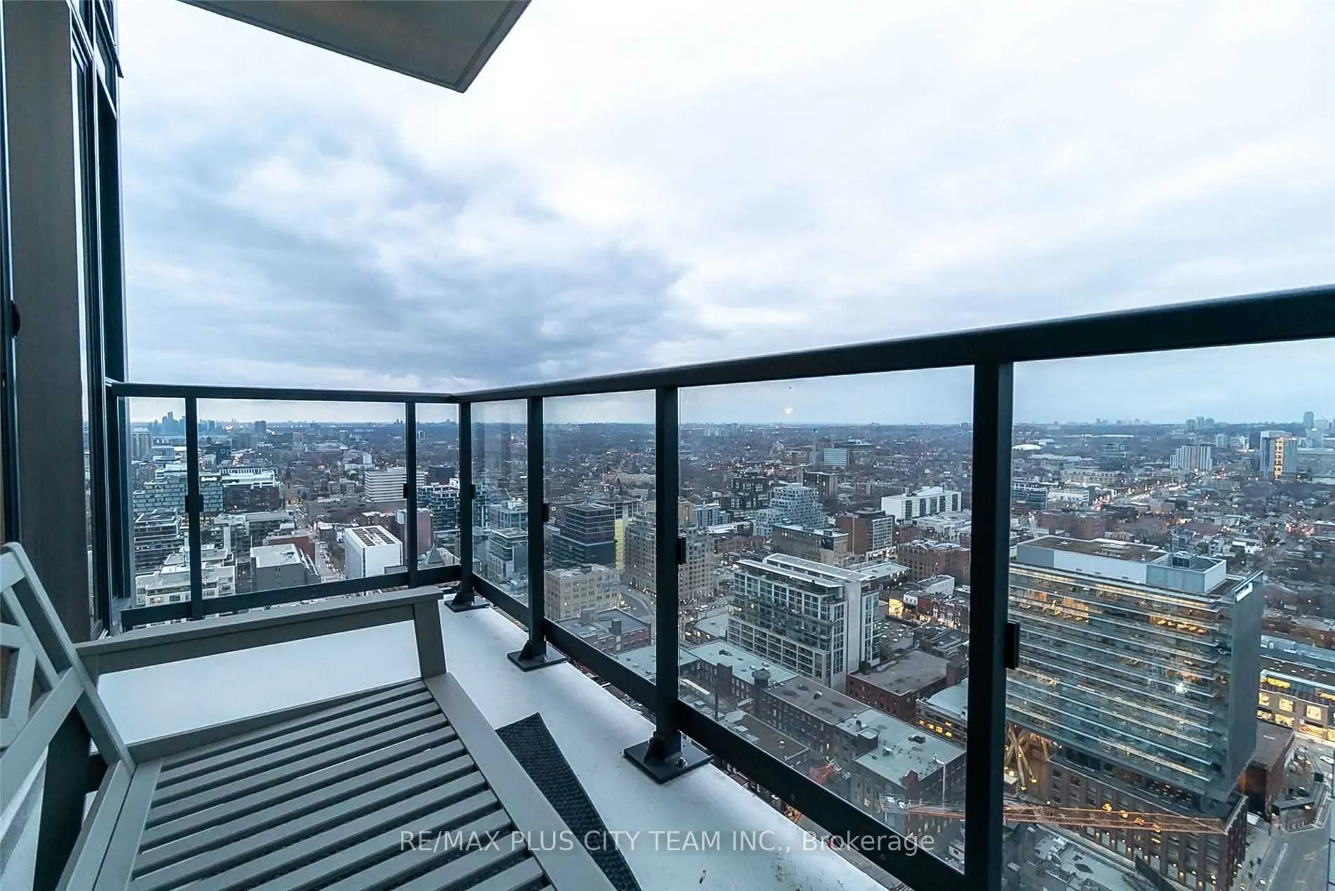 87 Peter Street, #3706