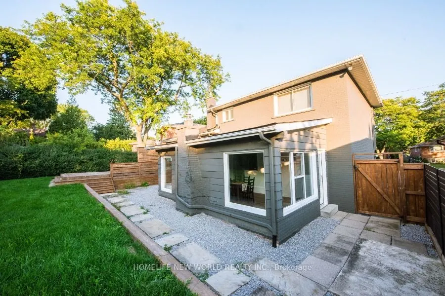 30 Castlegrove Boulevard, #1-Bedroom Facing Backyard