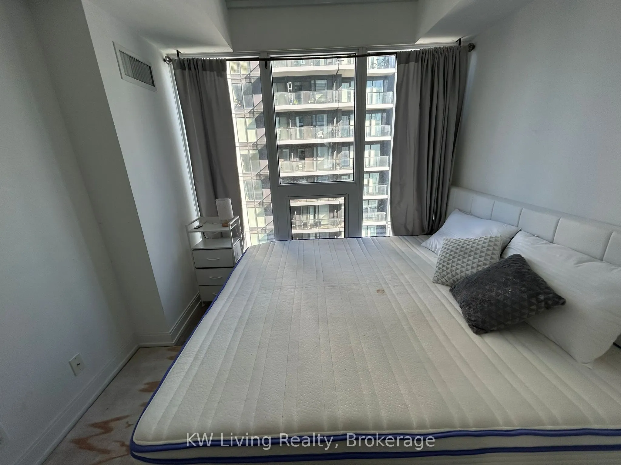 181 Dundas Street E, #1601