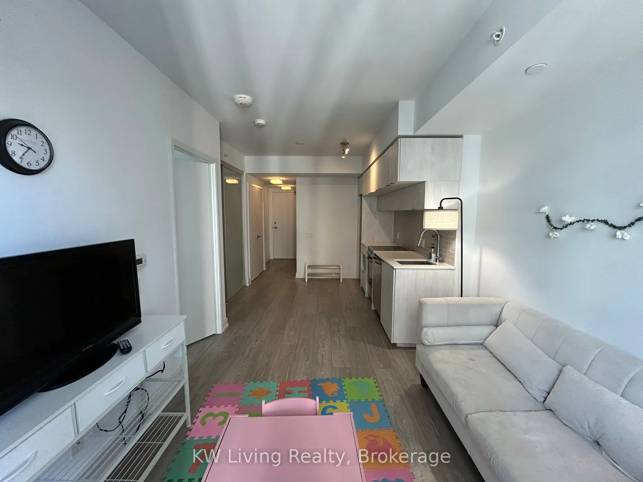 181 Dundas Street E, #1601