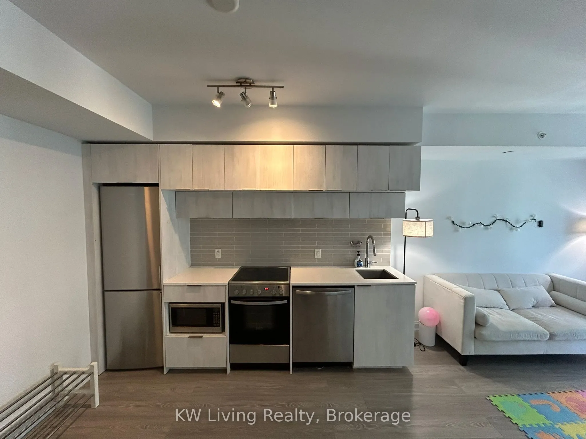 181 Dundas Street E, #1601