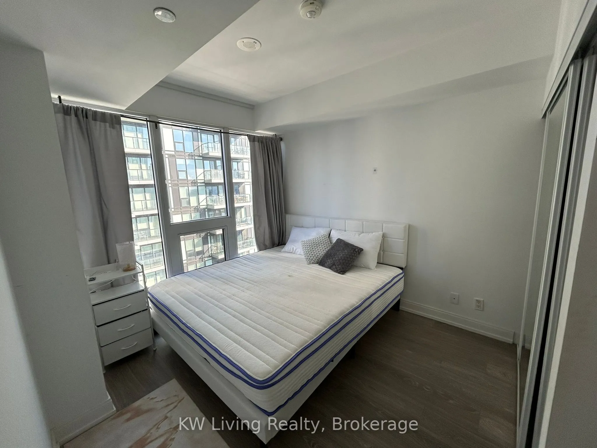 181 Dundas Street E, #1601