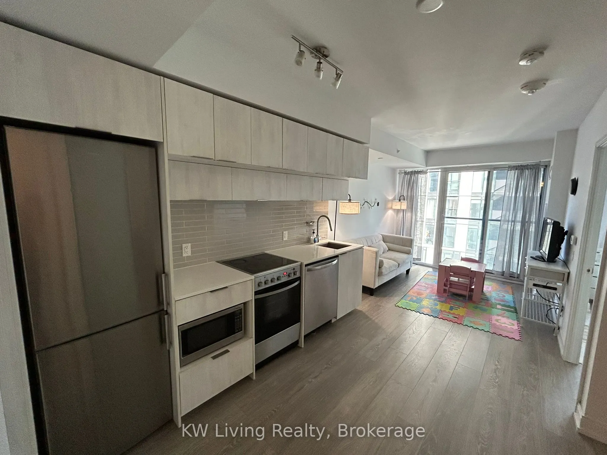 181 Dundas Street E, #1601