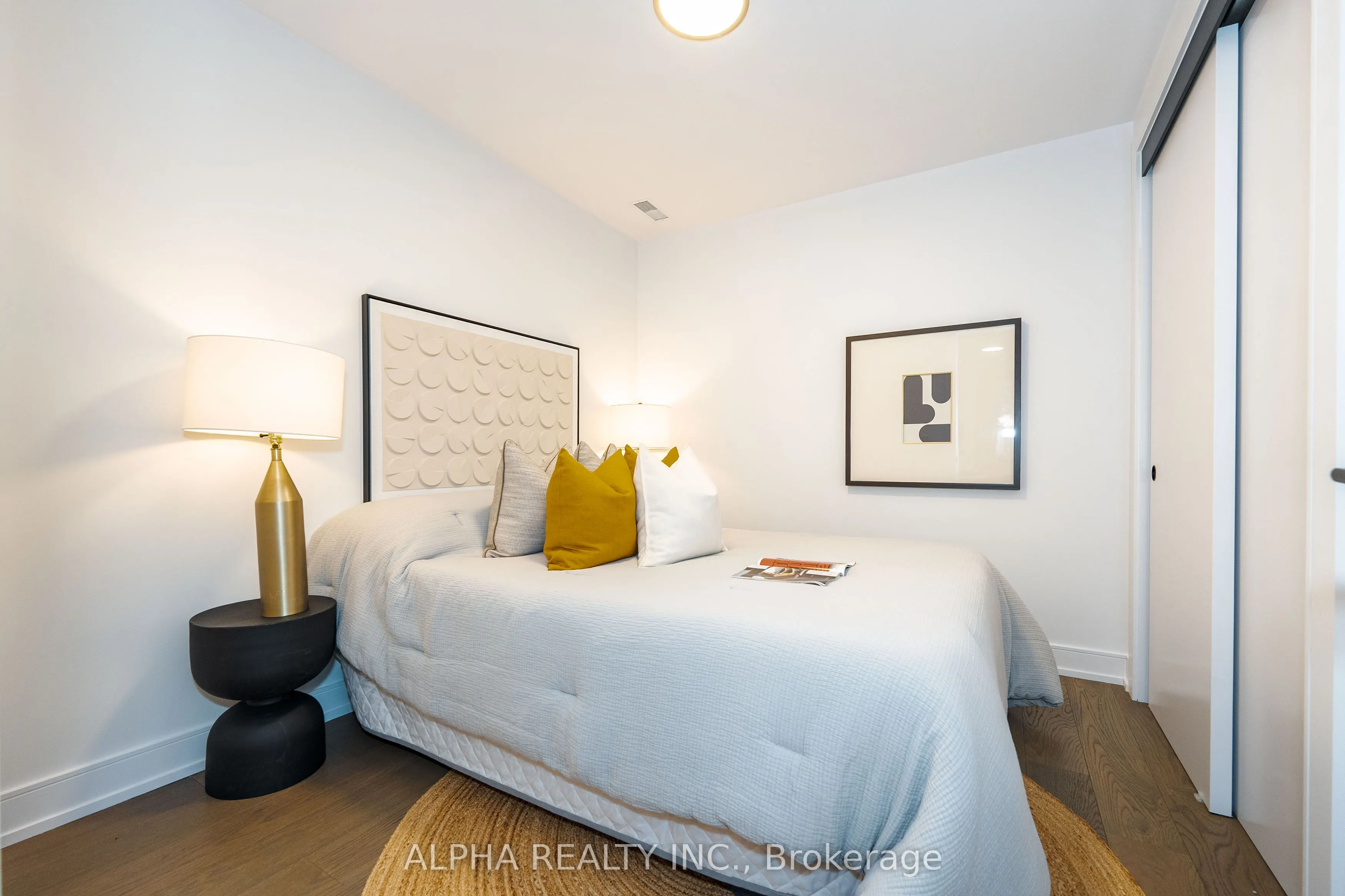 123A Roselawn Avenue
