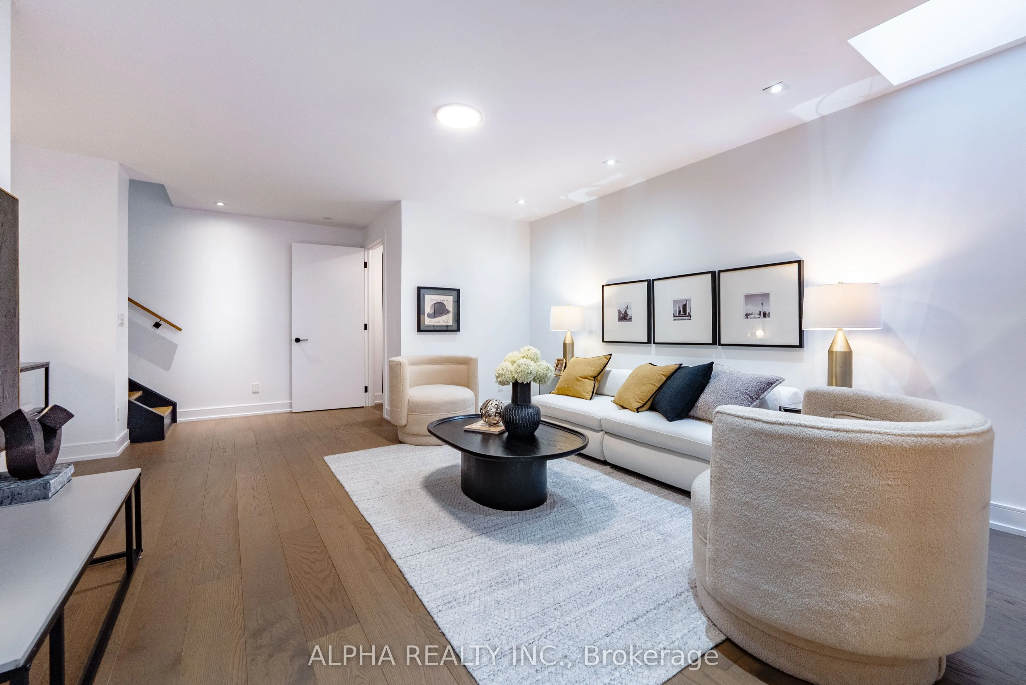 123A Roselawn Avenue