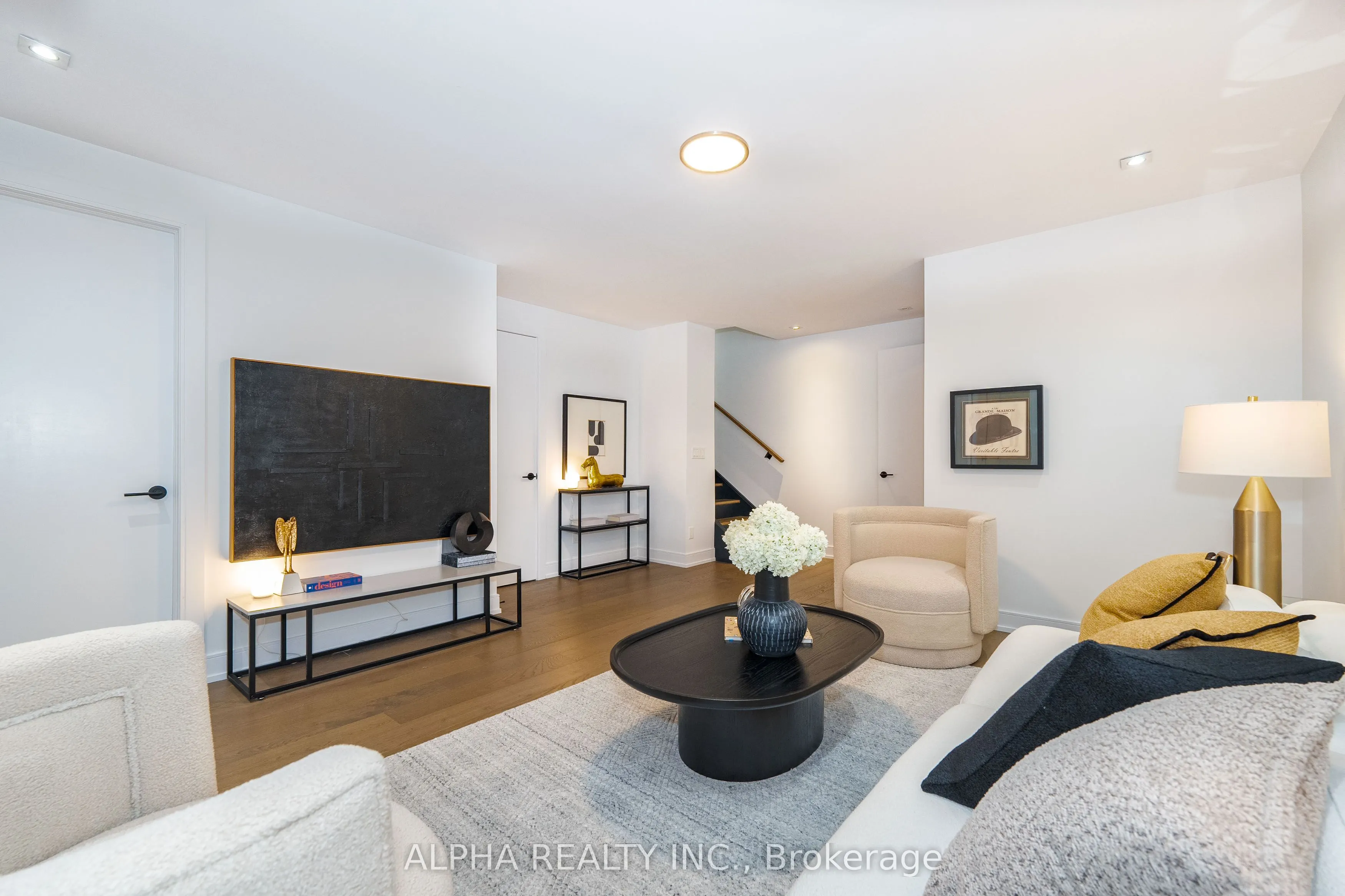 123A Roselawn Avenue