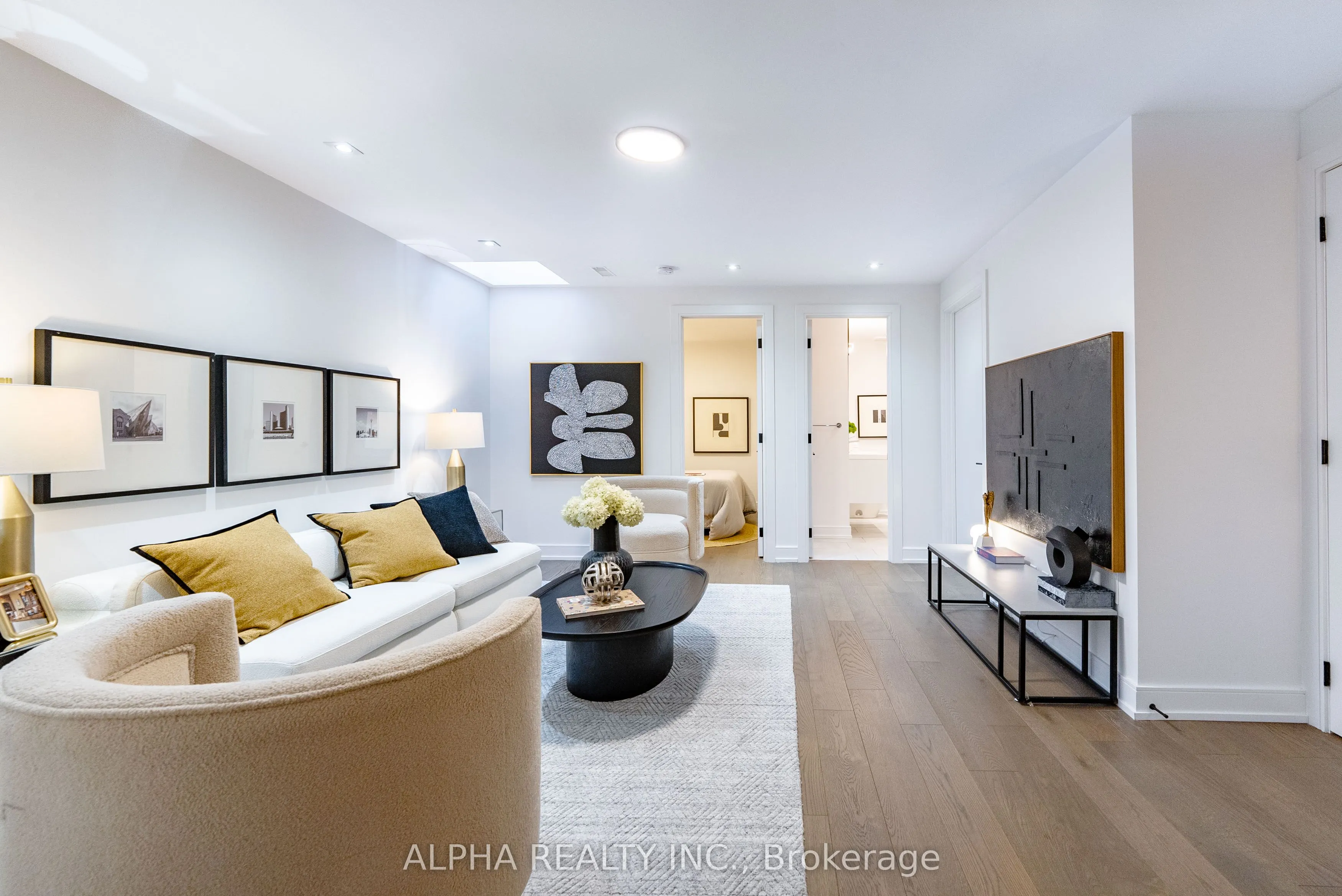 123A Roselawn Avenue