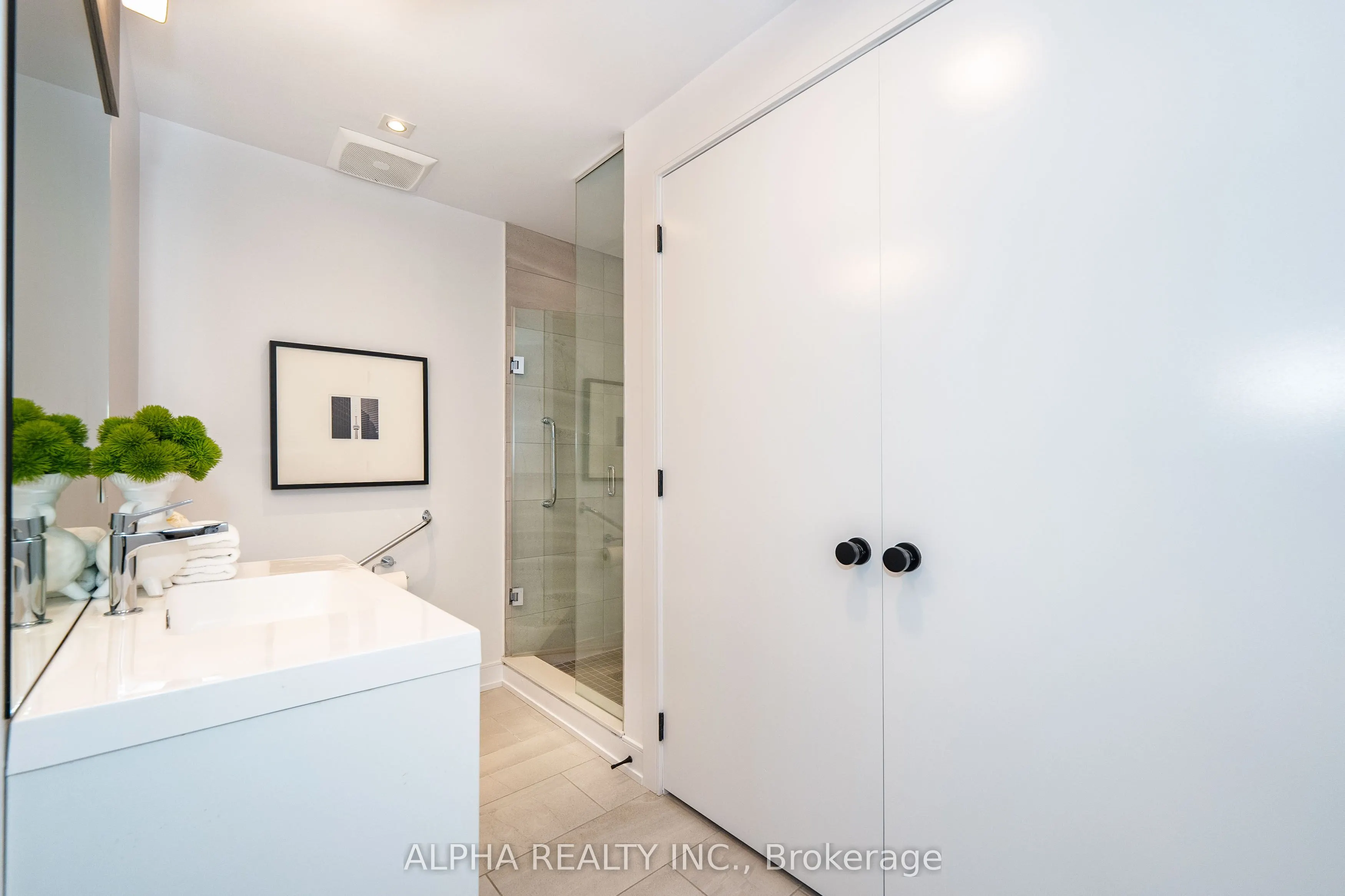 123A Roselawn Avenue