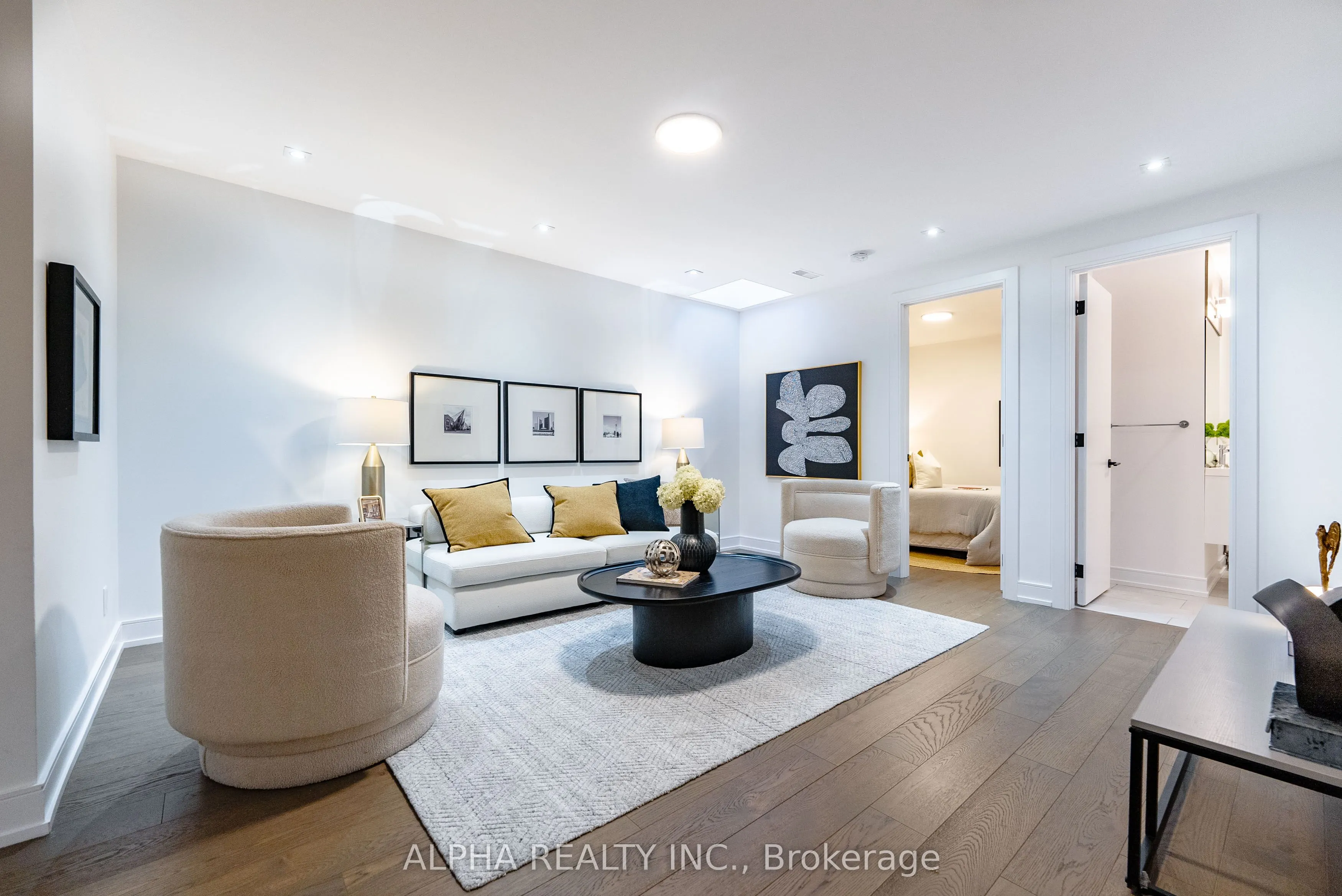 123A Roselawn Avenue