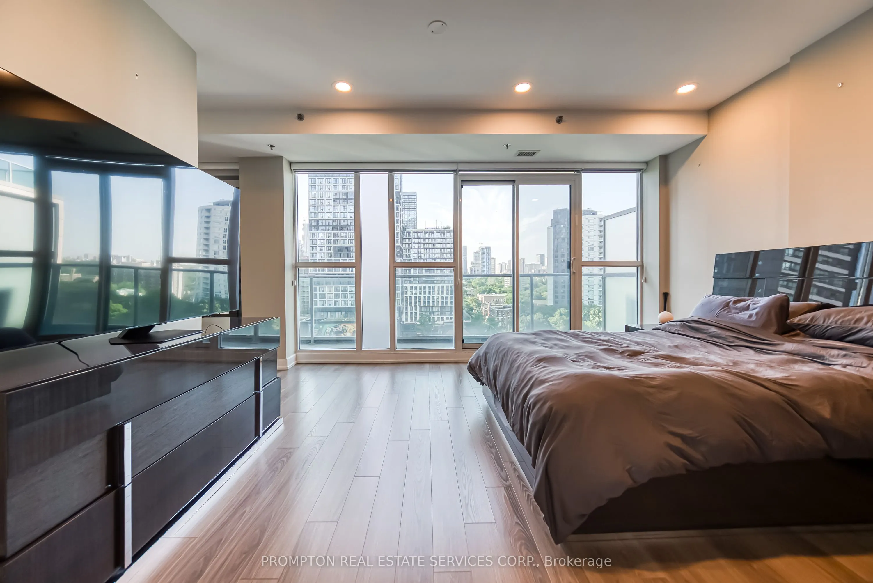 220 George Street, #1105