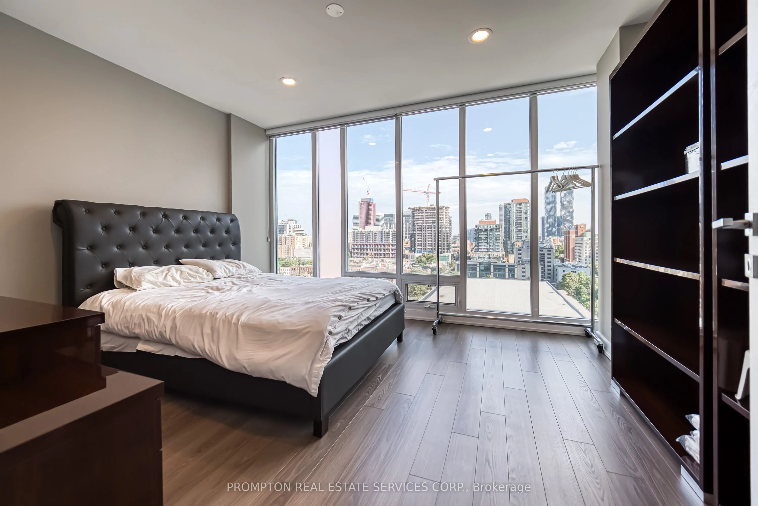 220 George Street, #1105