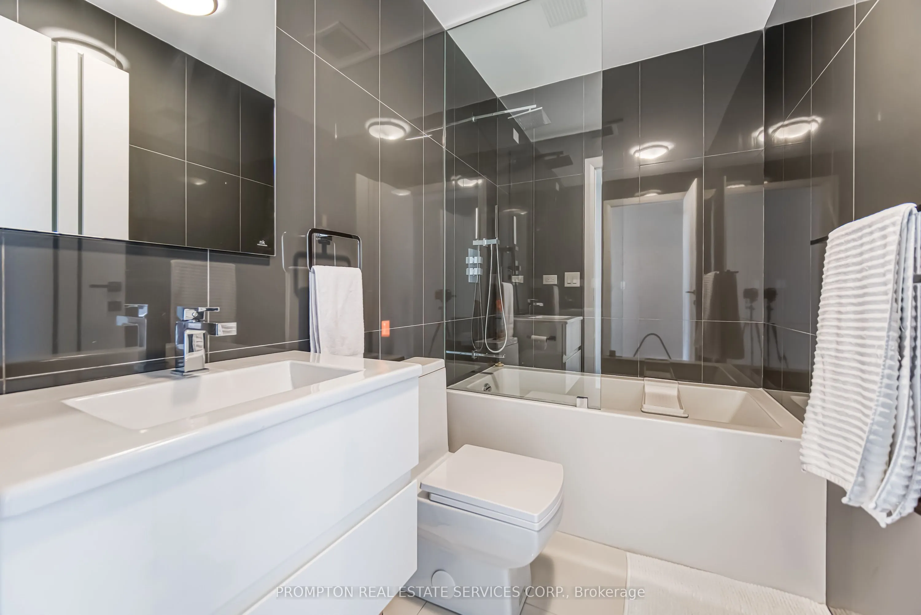 220 George Street, #1105