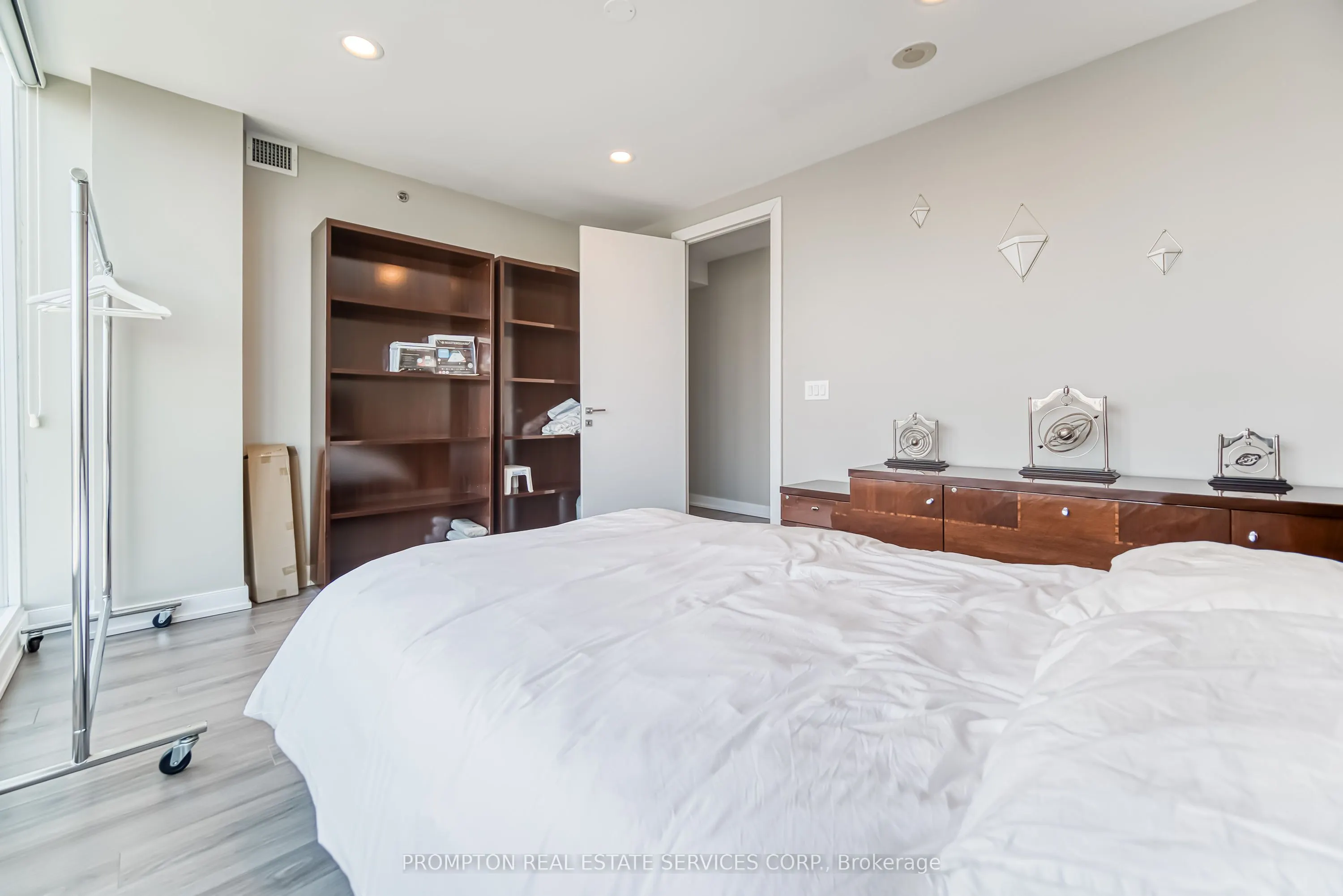220 George Street, #1105