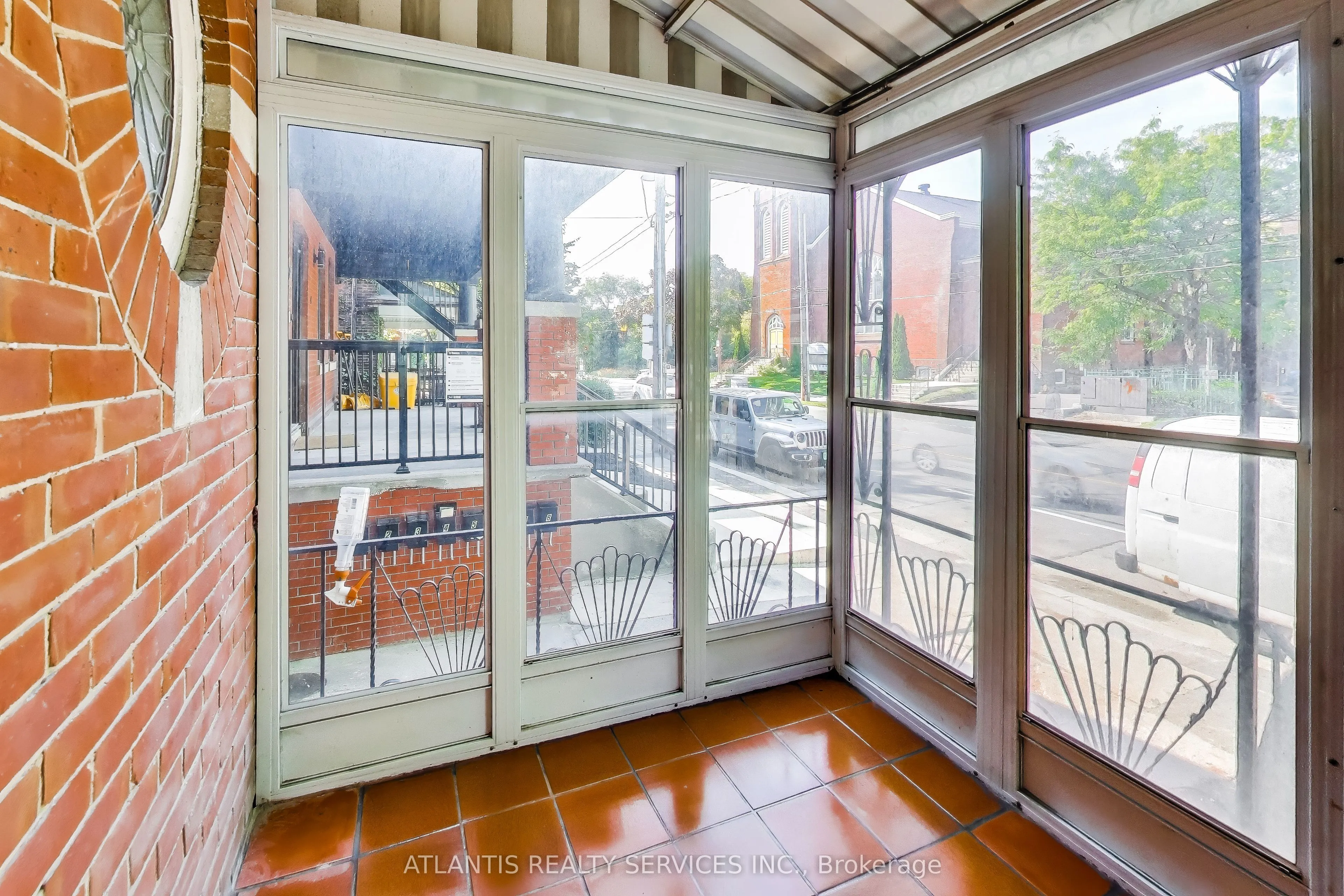 681 Dovercourt Road, #1