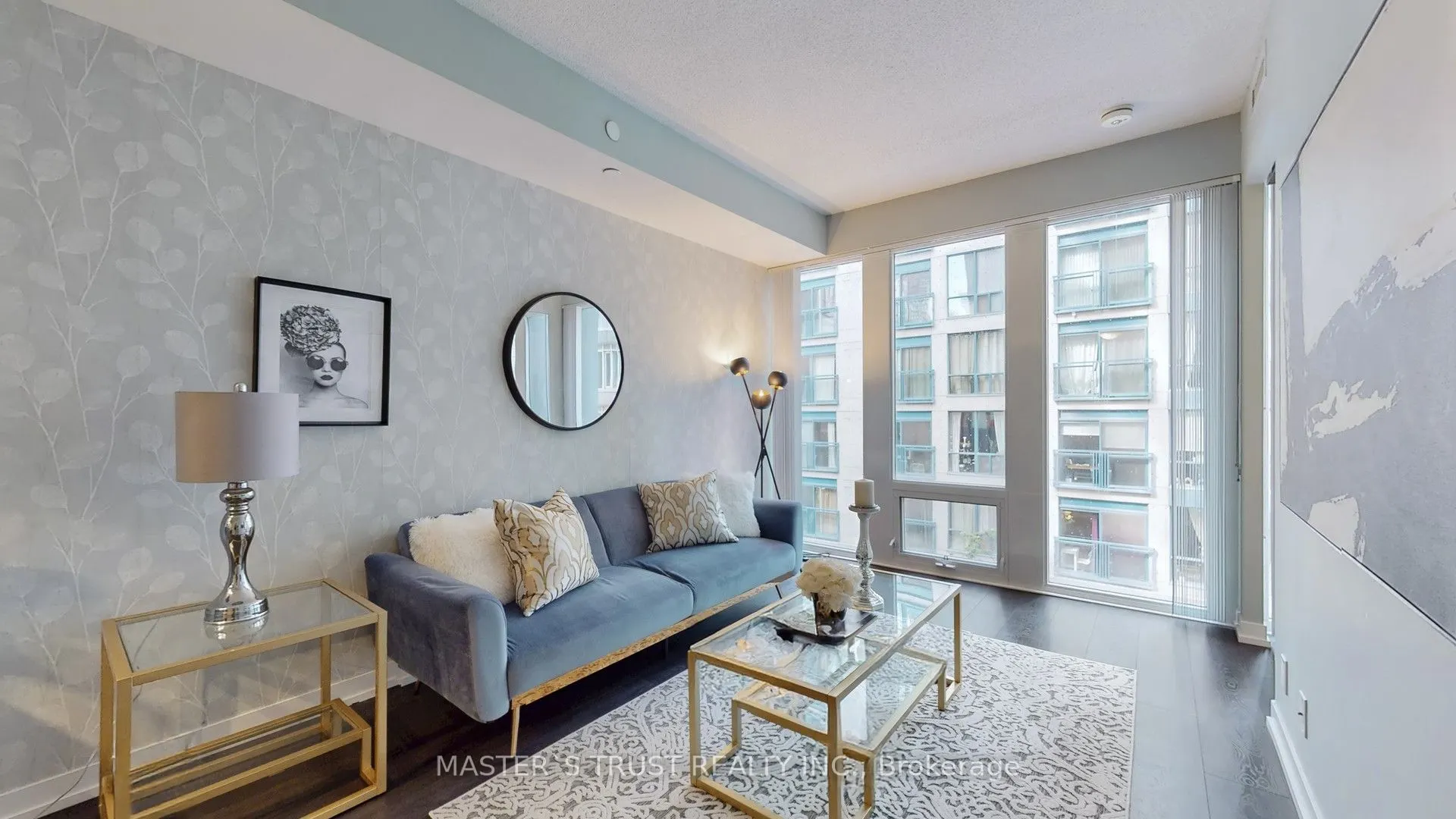 60 shuter Street, #218