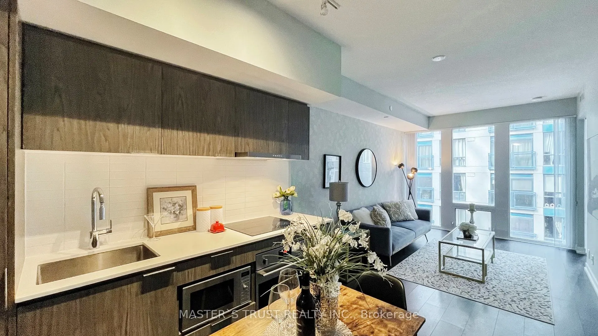 60 shuter Street, #218