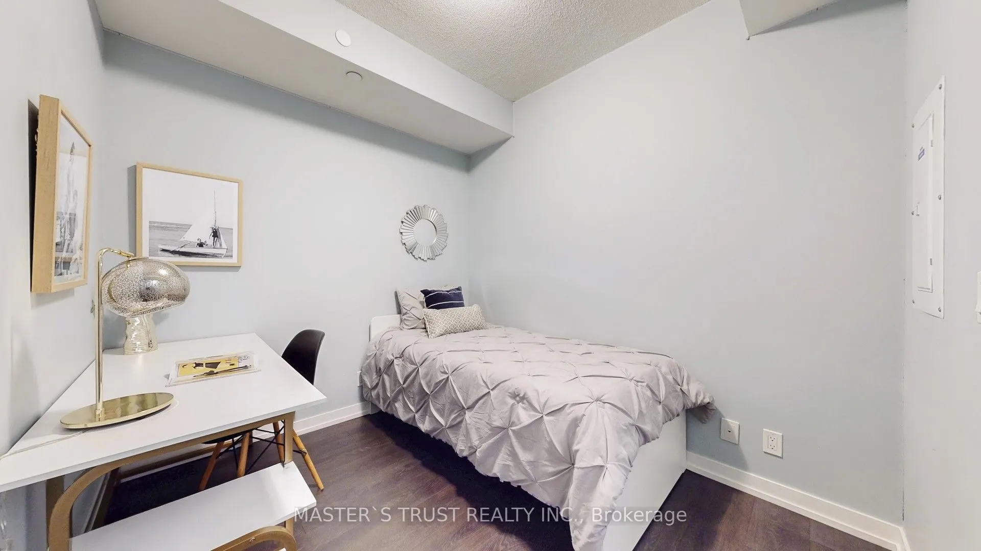 60 shuter Street, #218
