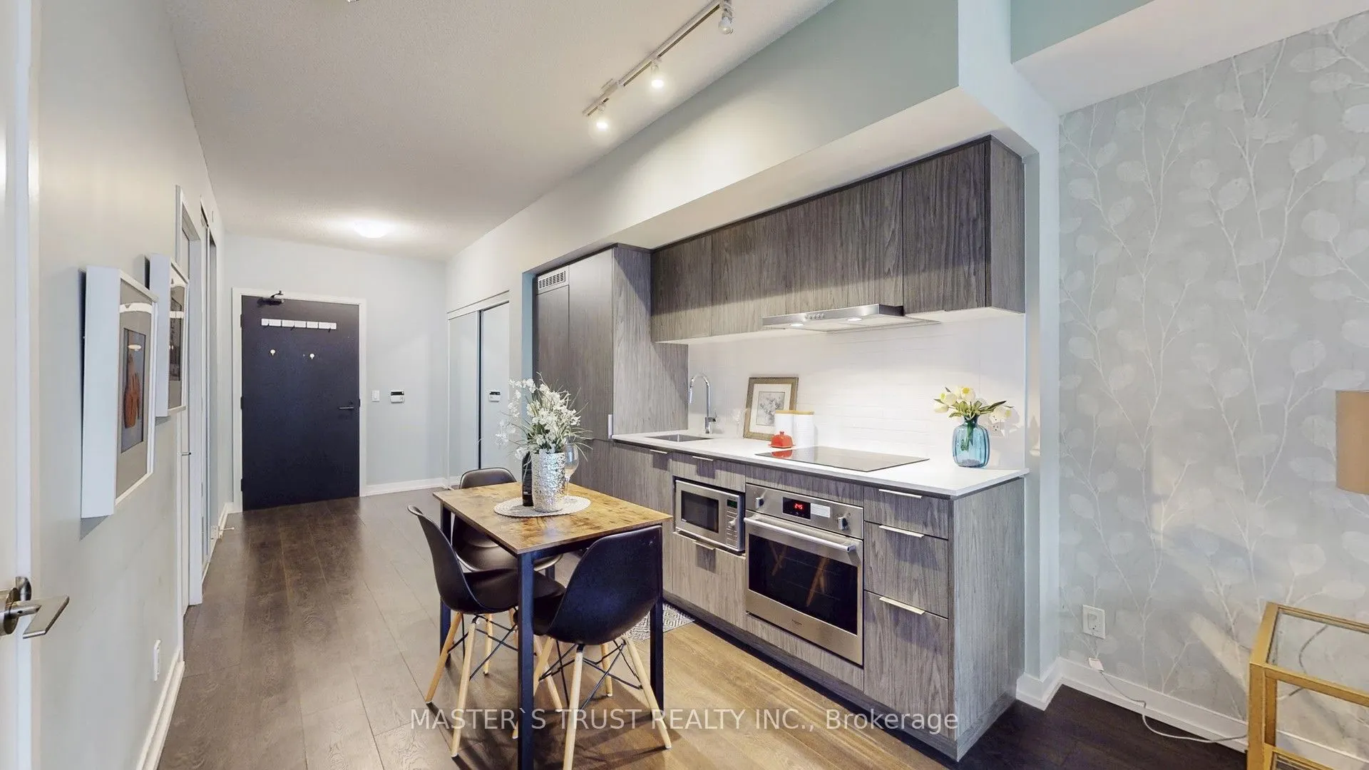 60 shuter Street, #218