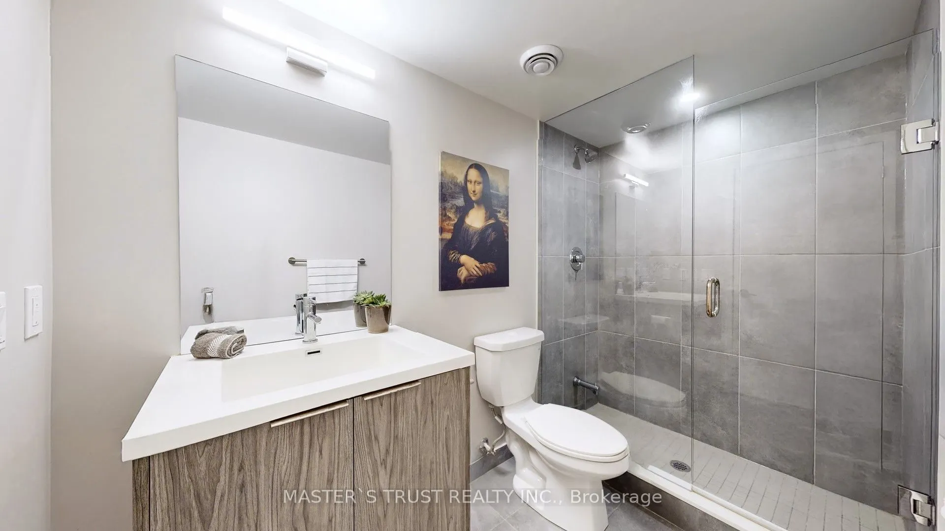 60 shuter Street, #218