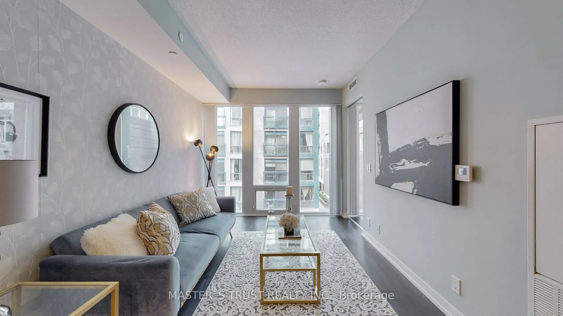 60 shuter Street, #218