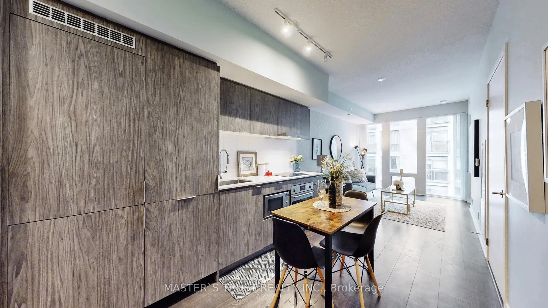 60 shuter Street, #218