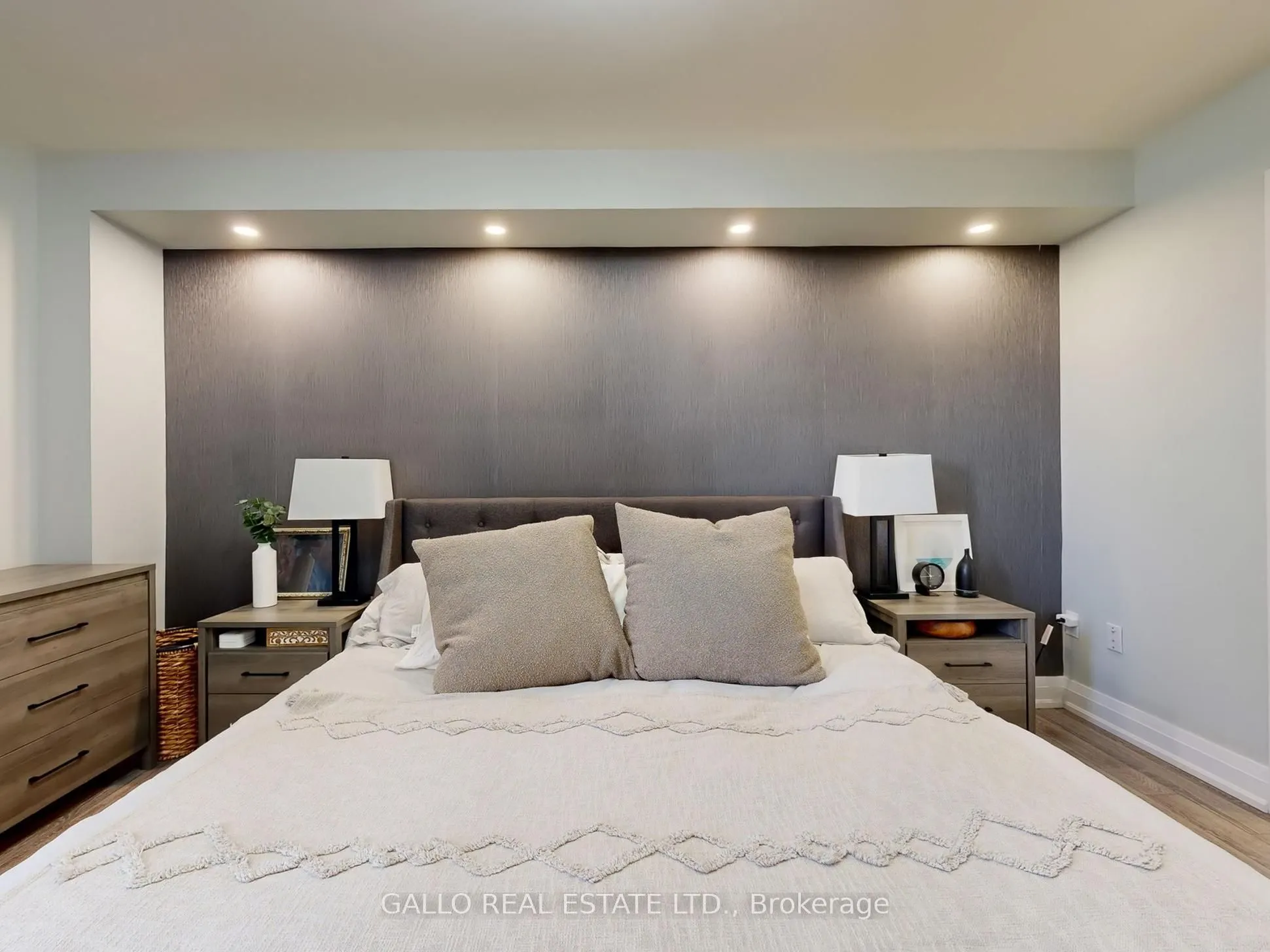 75 Graydon Hall Drive, #404
