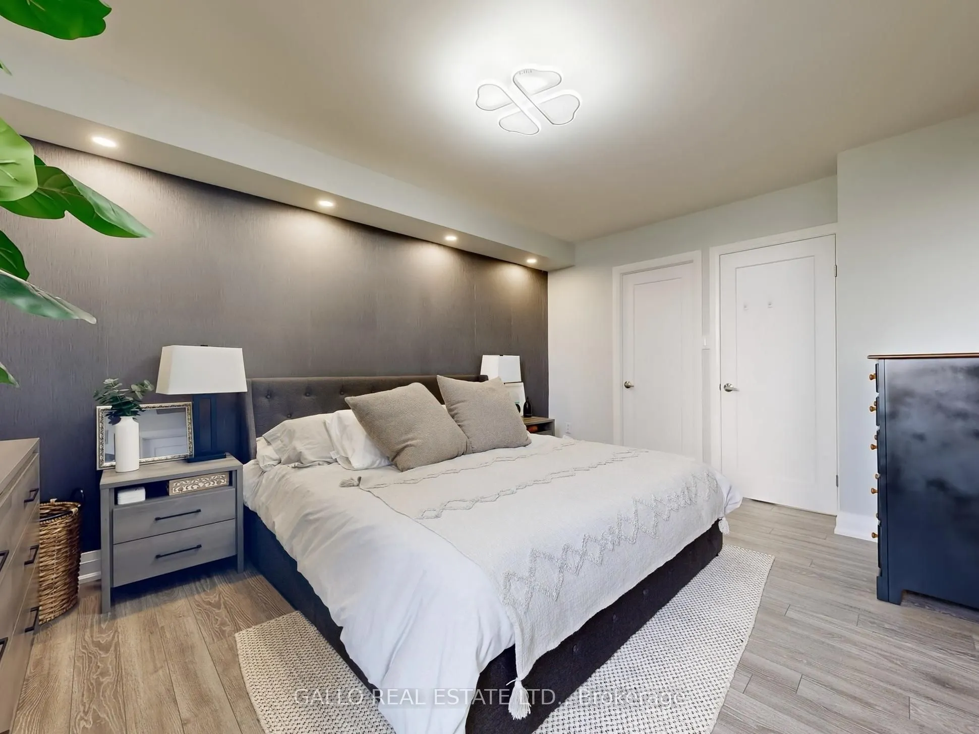 75 Graydon Hall Drive, #404