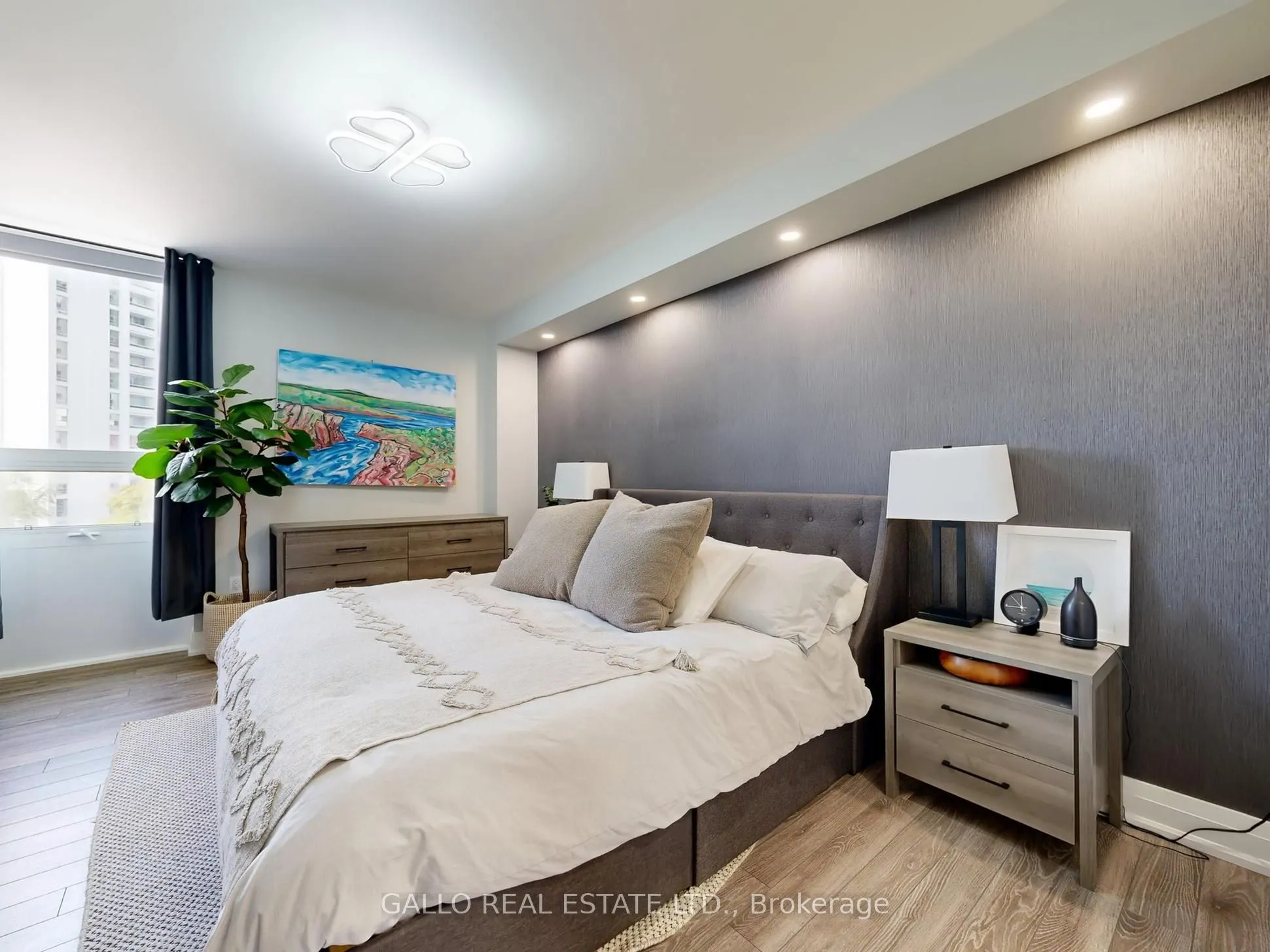 75 Graydon Hall Drive, #404