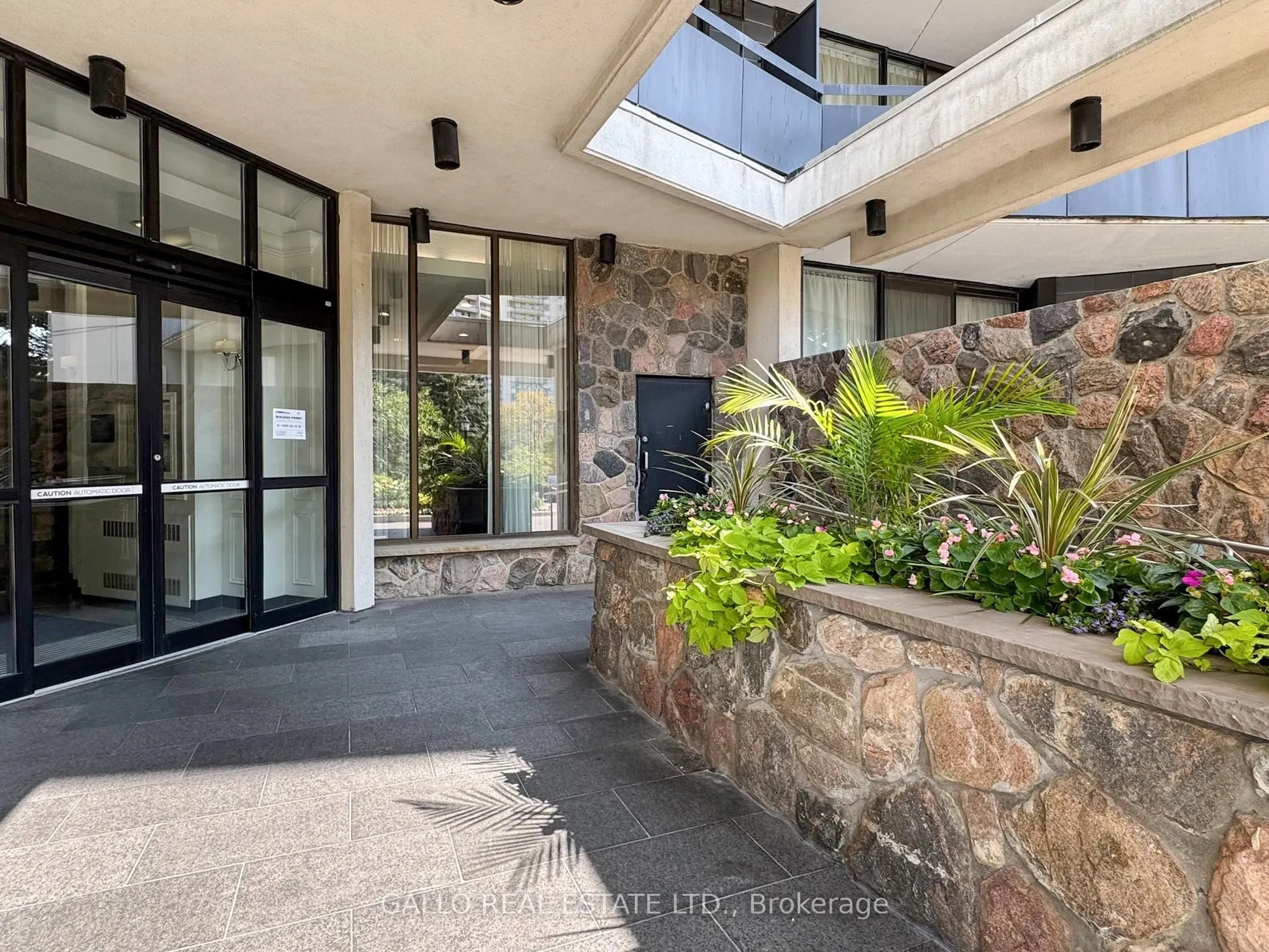 75 Graydon Hall Drive, #404
