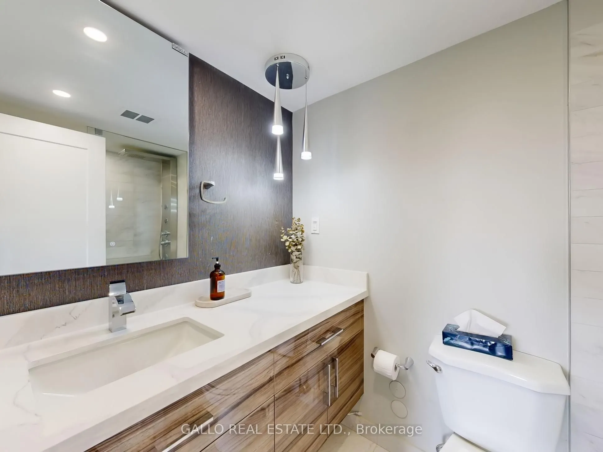 75 Graydon Hall Drive, #404