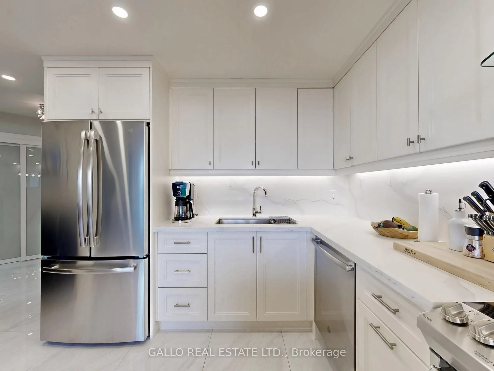 75 Graydon Hall Drive, #404