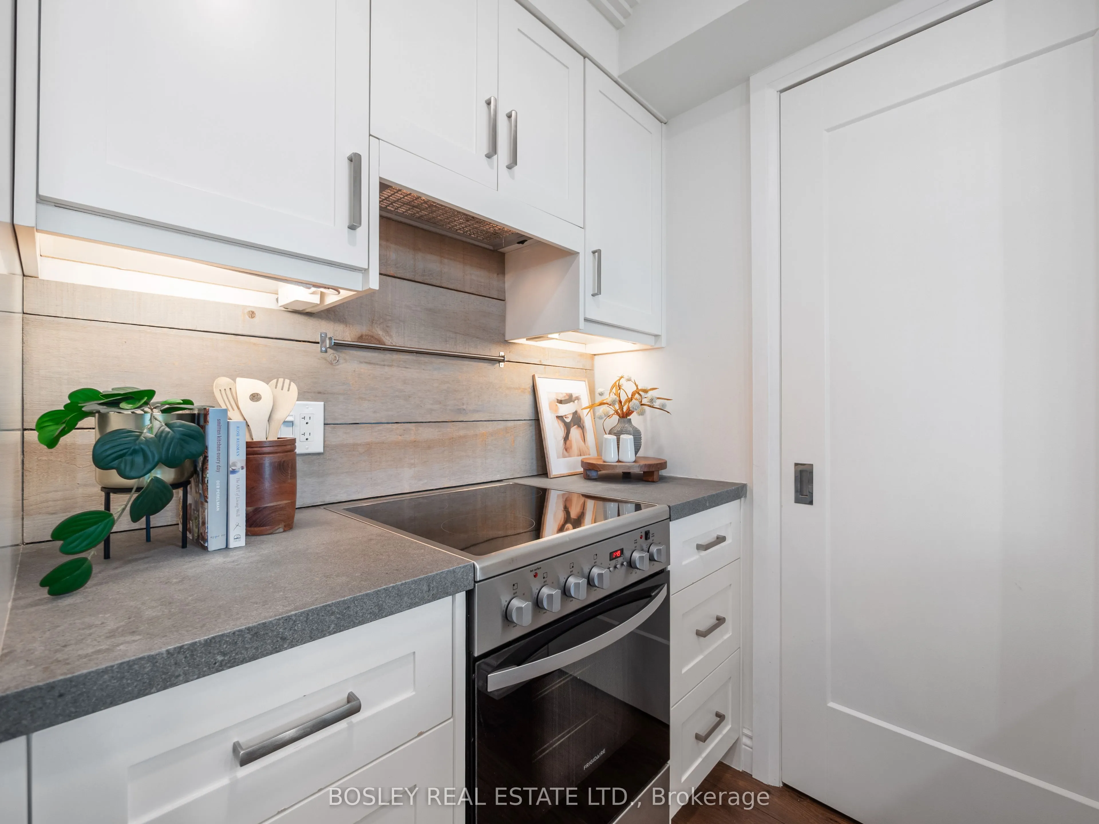 409 Bloor Street E, #903
