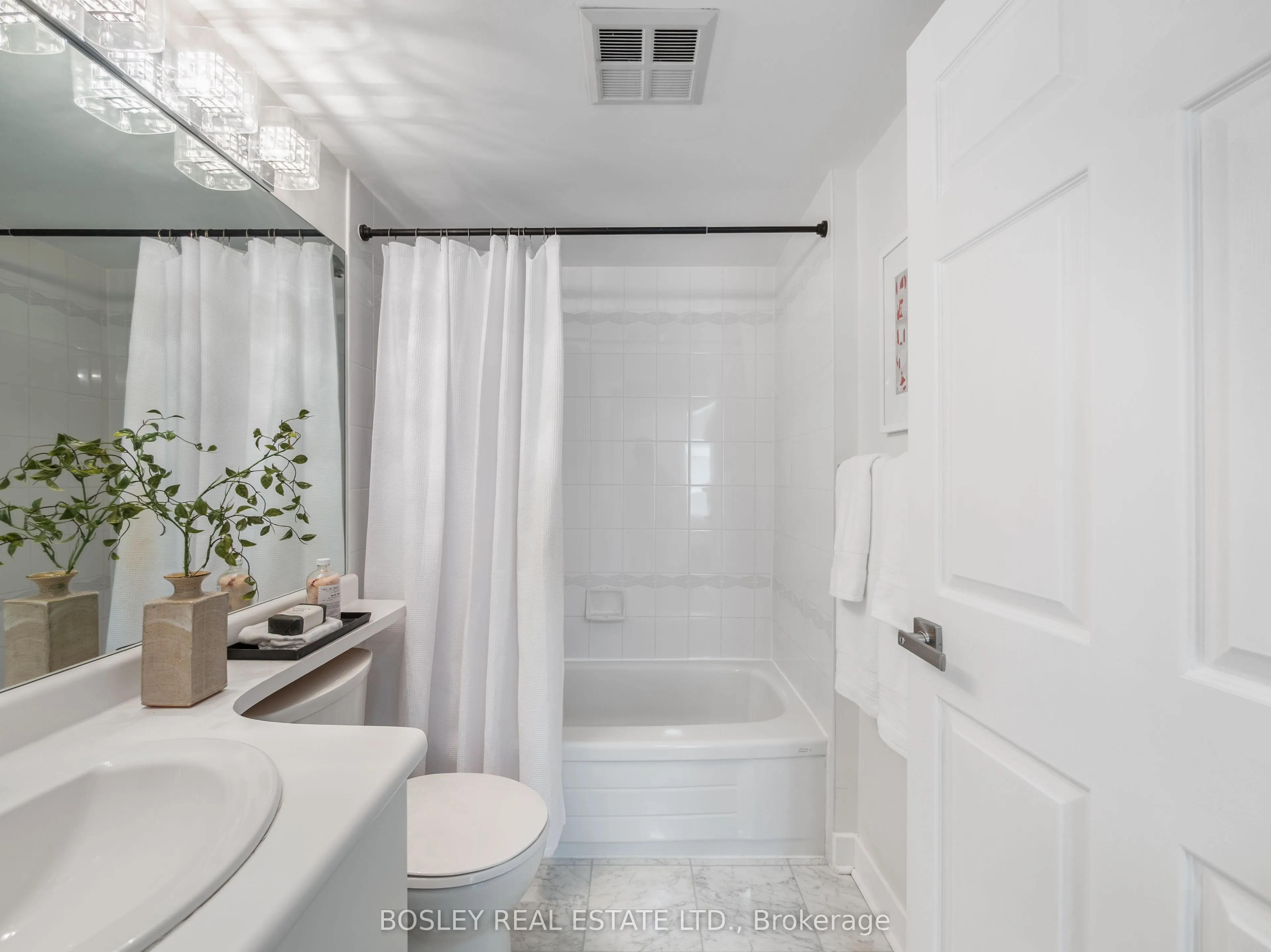409 Bloor Street E, #903