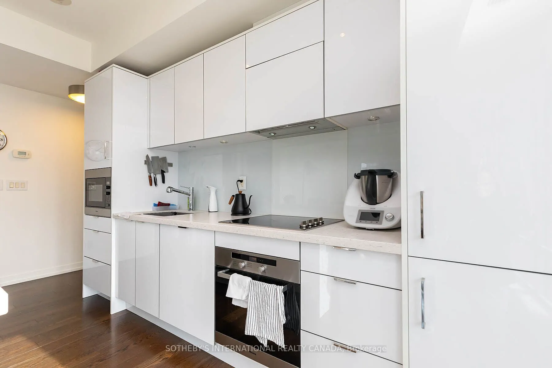 21 Widmer Street, #3811