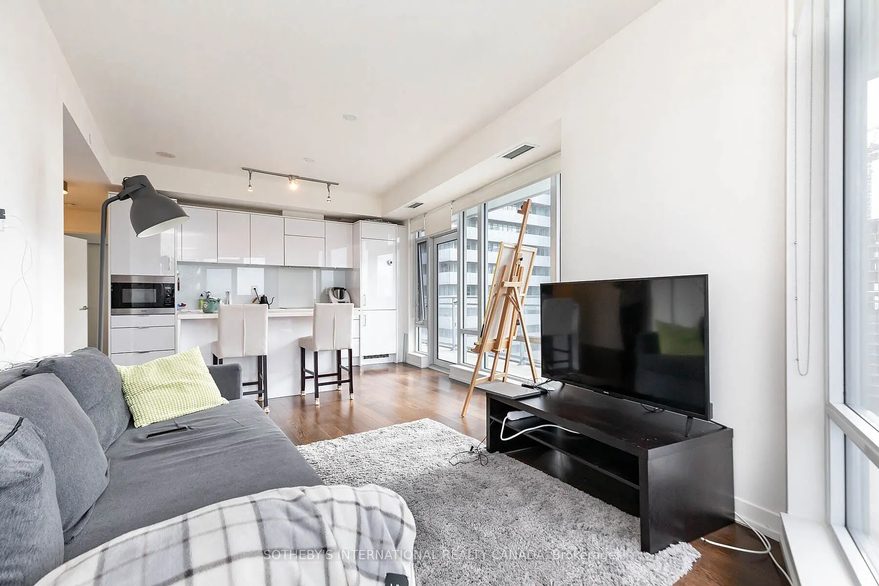 21 Widmer Street, #3811