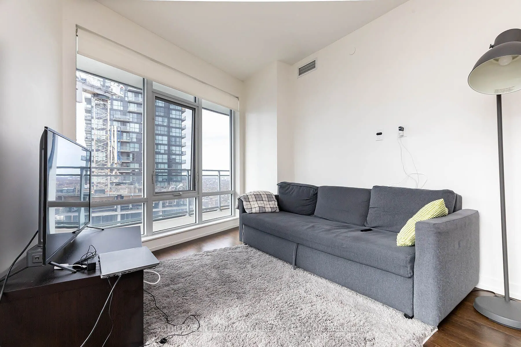 21 Widmer Street, #3811