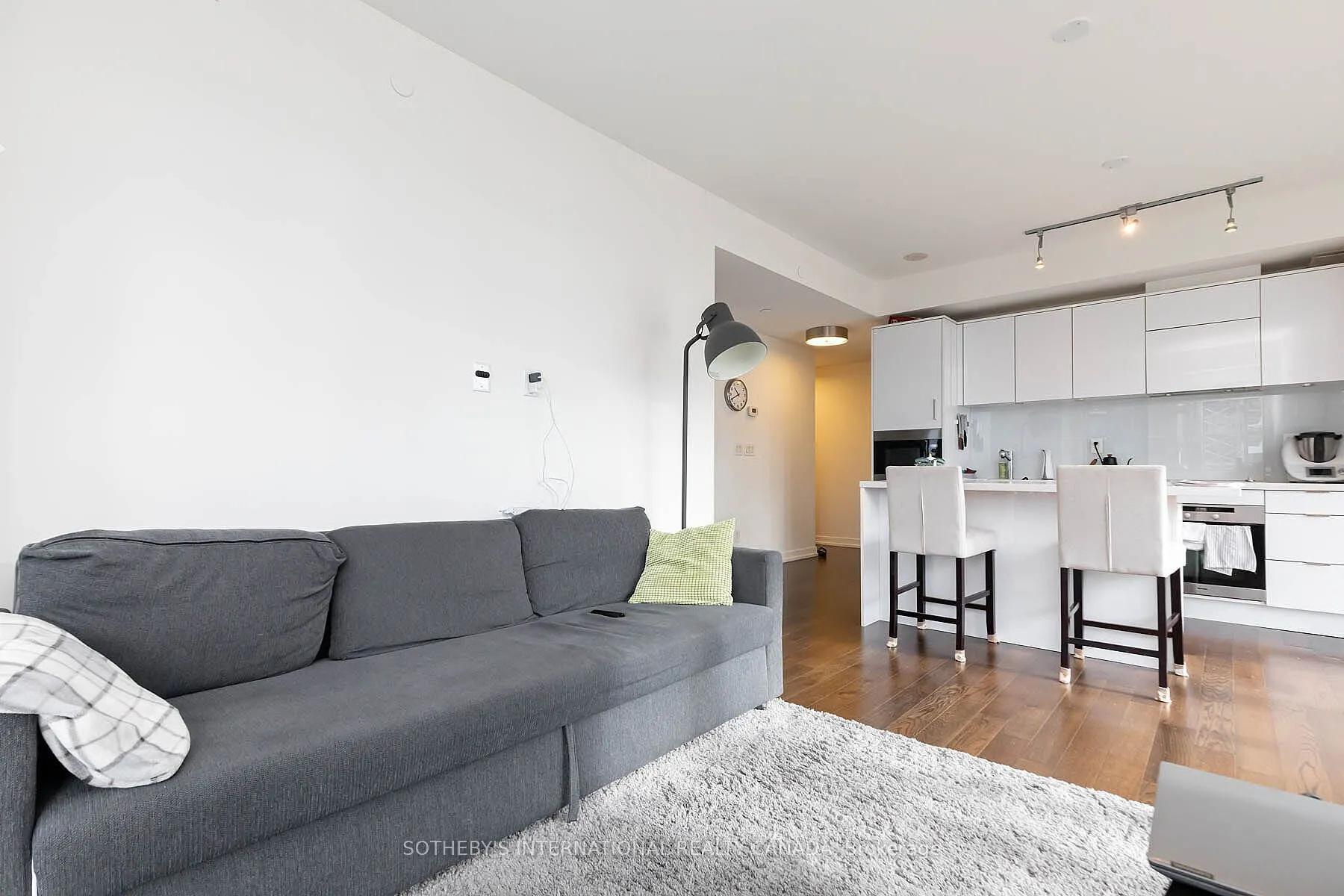 21 Widmer Street, #3811